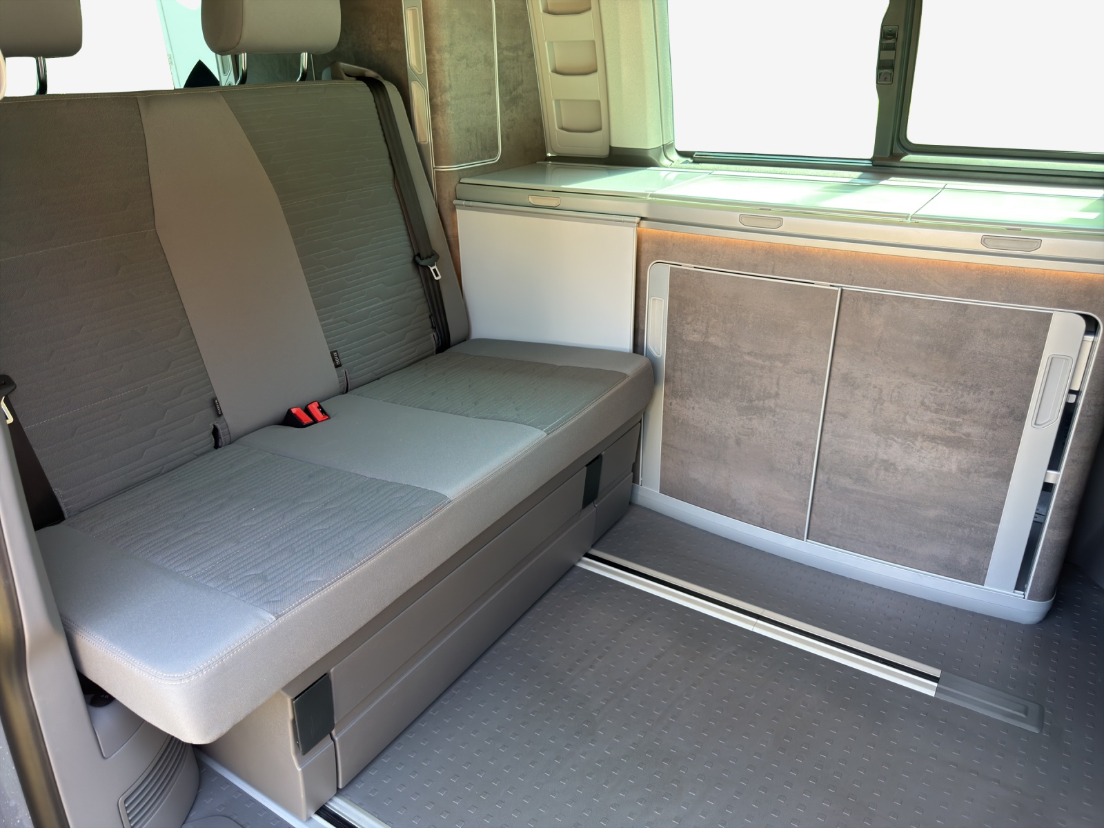 VW T6.1 California 2.0 Bi-TDI Ocean Edition Liberty 4Motion DSG-image-11