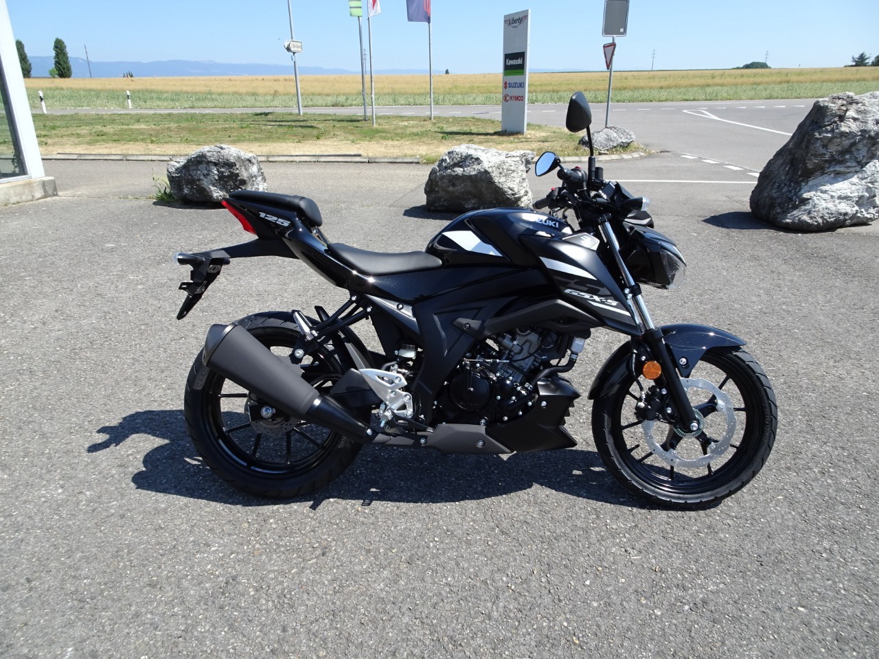 SUZUKI GSX-S 125-showroom-element-1