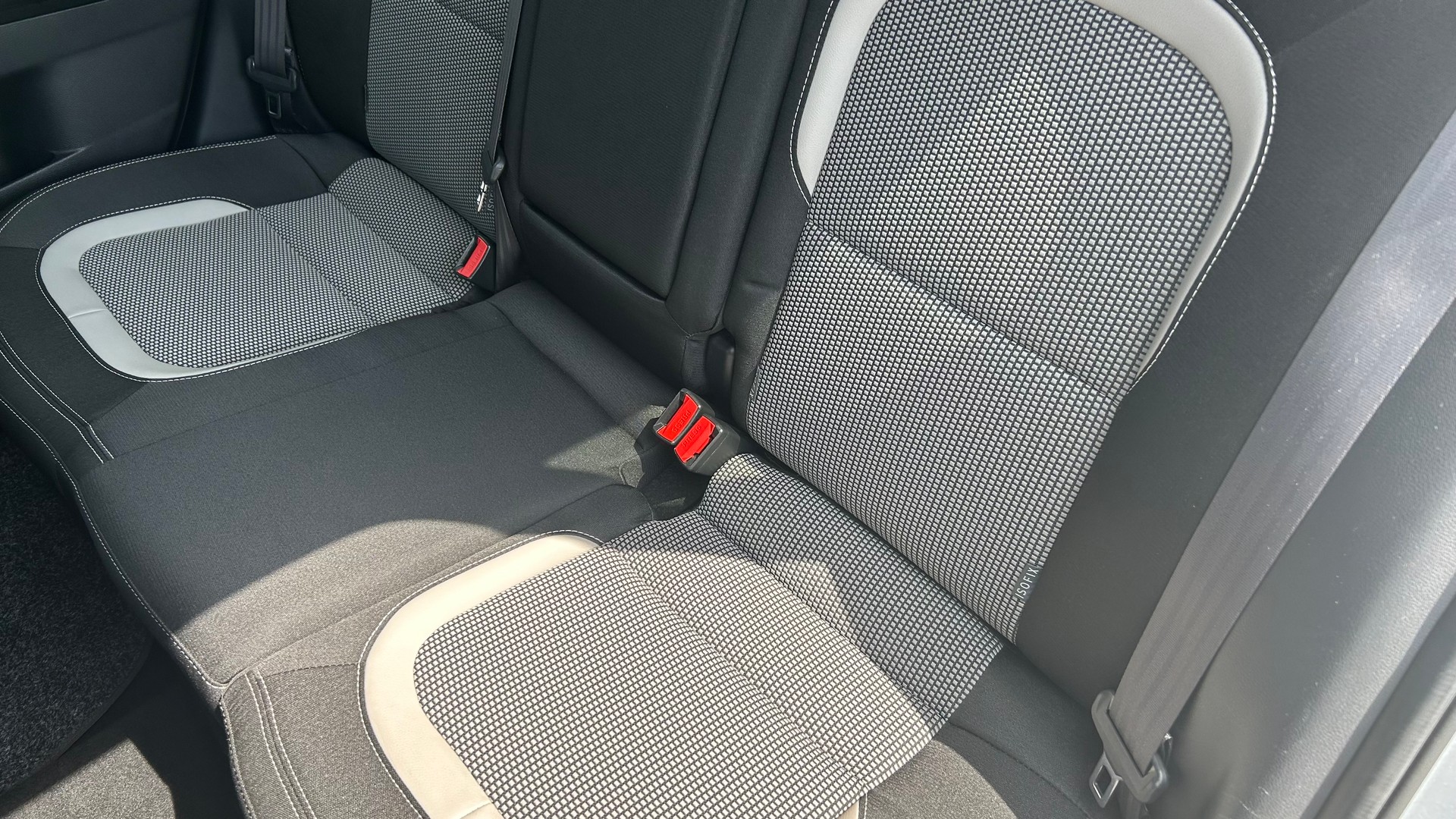 KIA Cee'd Sportswagon 1.6 CRDi Swiss Champion DCT-image-27