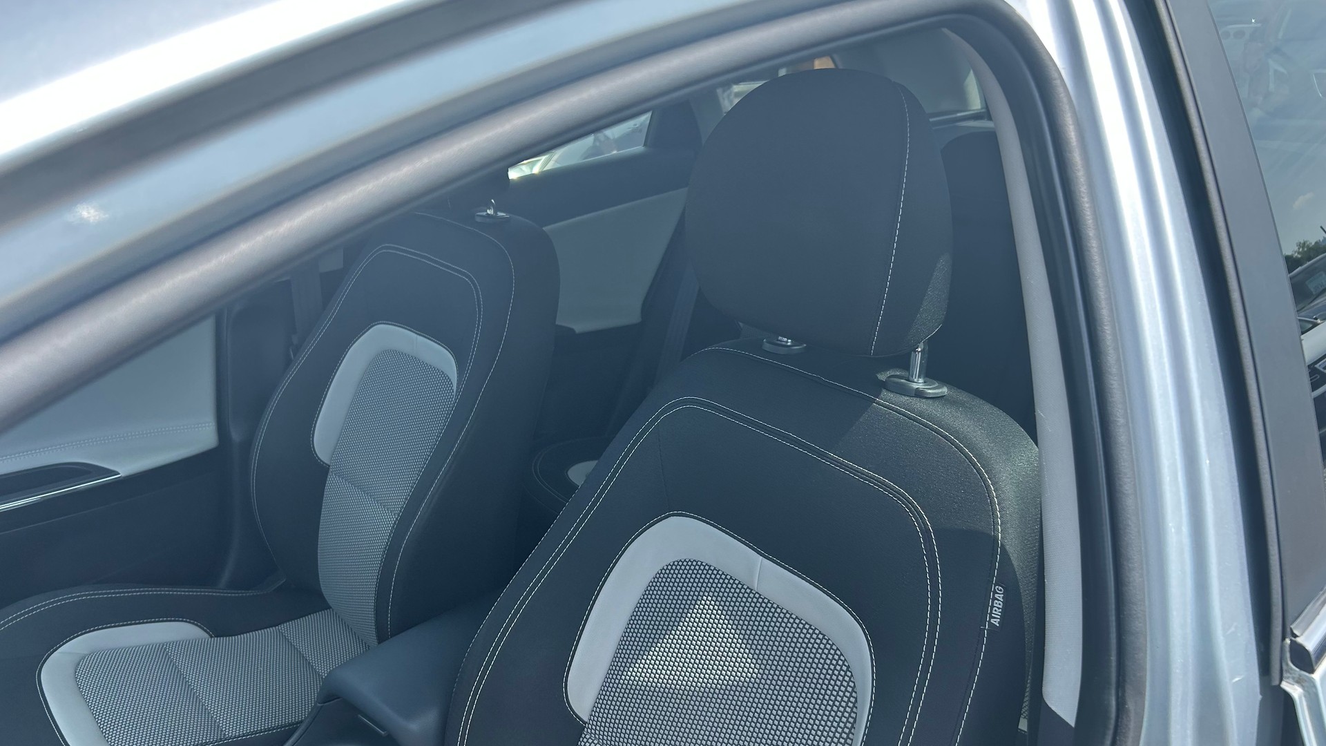 KIA Cee'd Sportswagon 1.6 CRDi Swiss Champion DCT-image-4