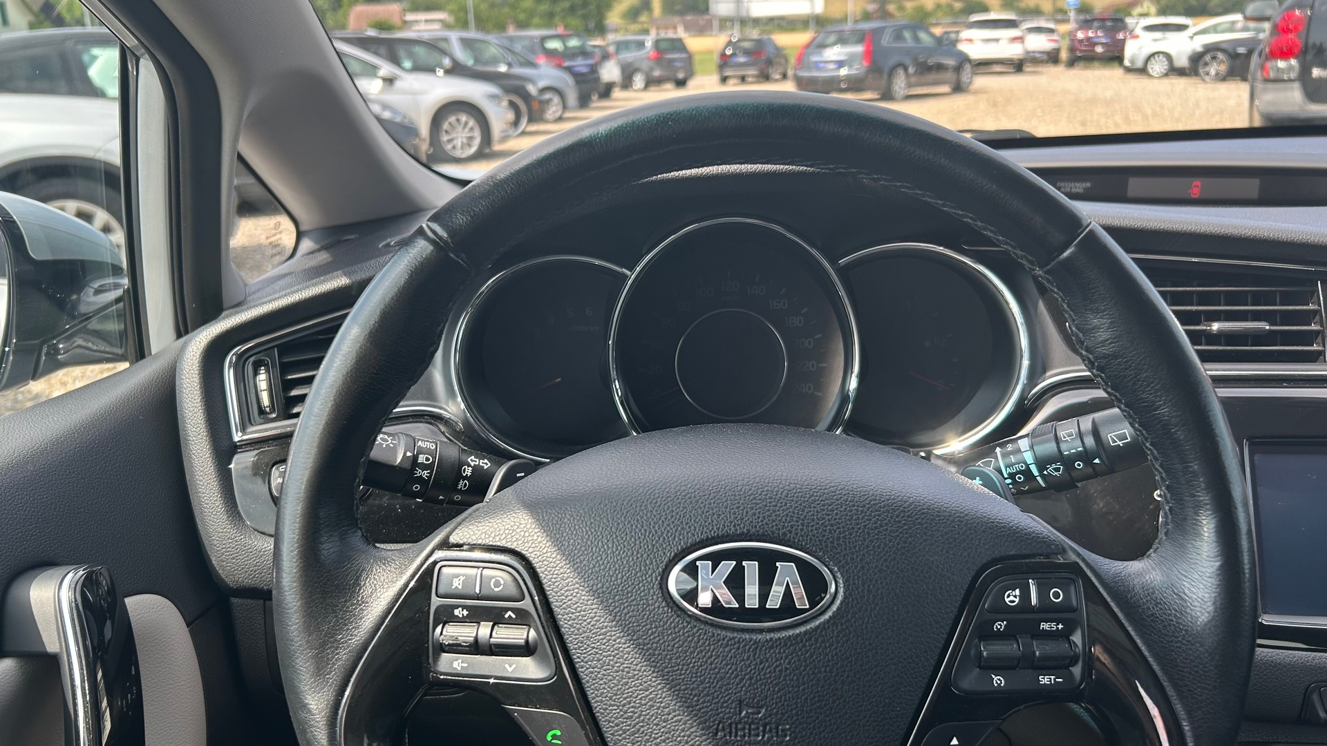 KIA Cee'd Sportswagon 1.6 CRDi Swiss Champion DCT-image-2
