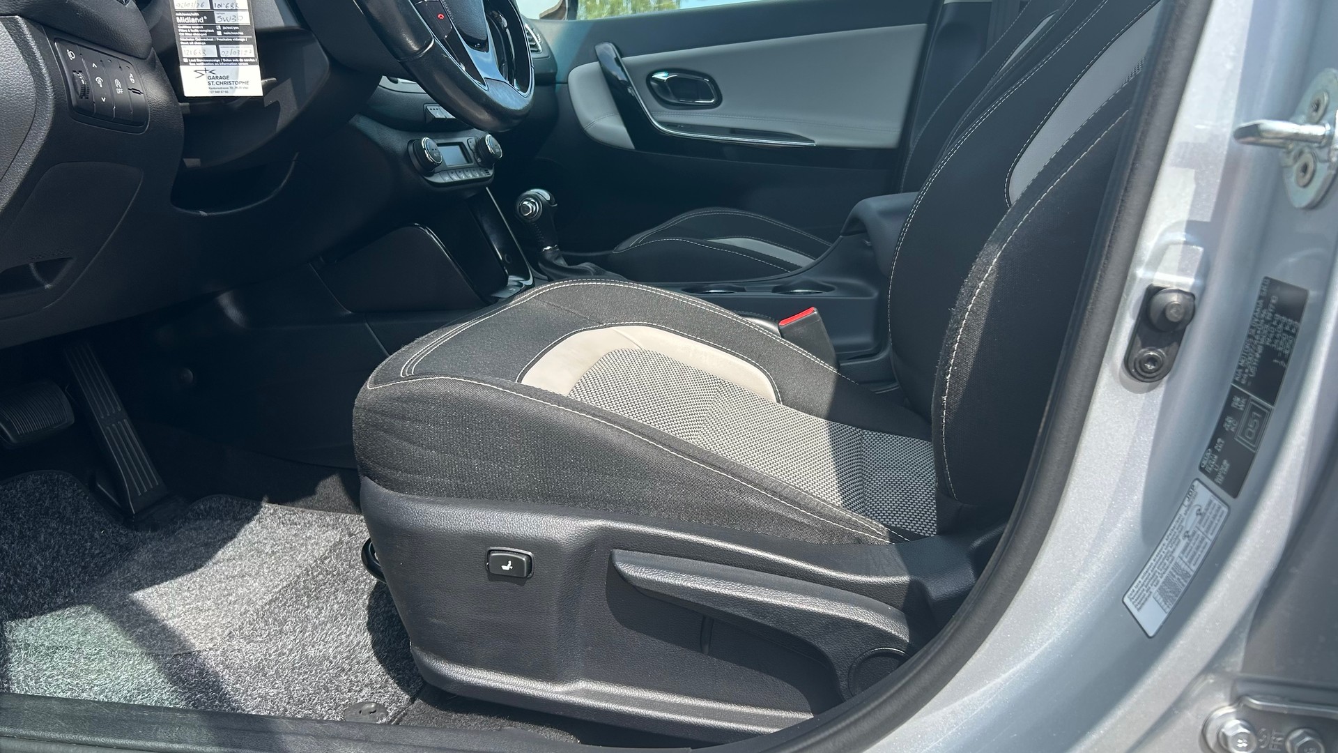 KIA Cee'd Sportswagon 1.6 CRDi Swiss Champion DCT-image-9