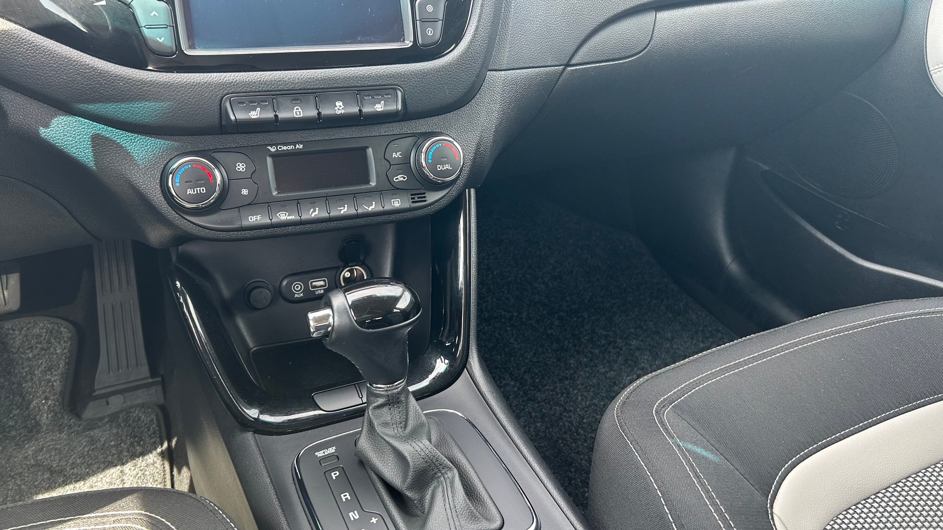 KIA Cee'd Sportswagon 1.6 CRDi Swiss Champion DCT-image-8