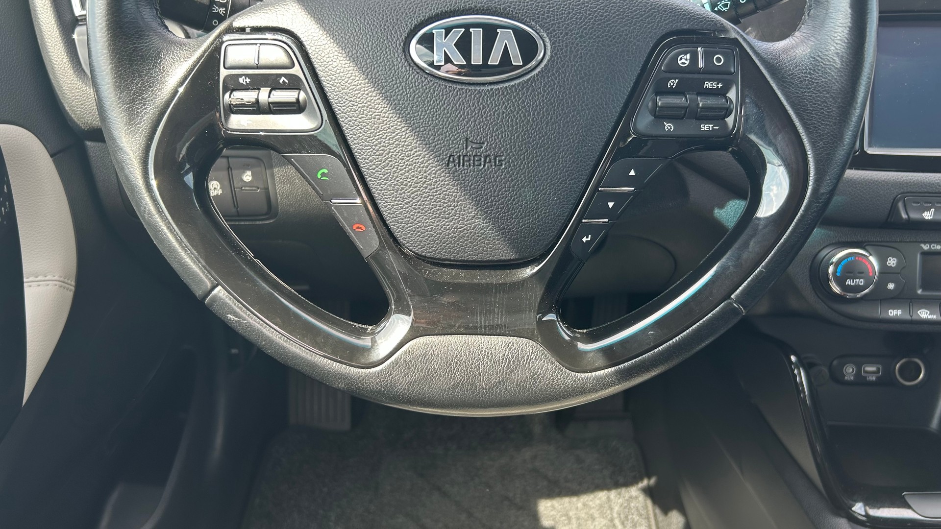 KIA Cee'd Sportswagon 1.6 CRDi Swiss Champion DCT-image-3