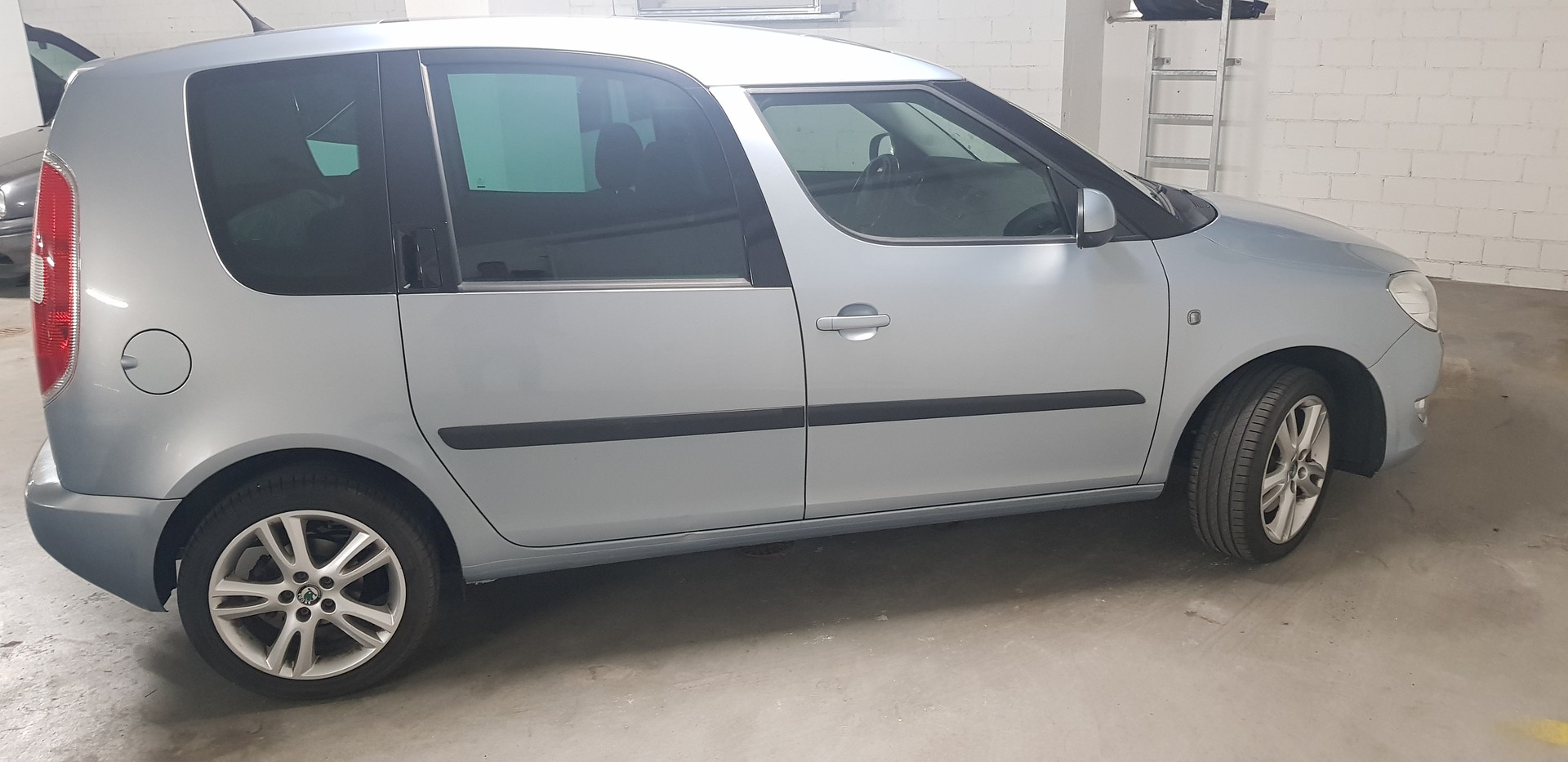 SKODA Roomster 1.2 TSI Family DSG-image-1