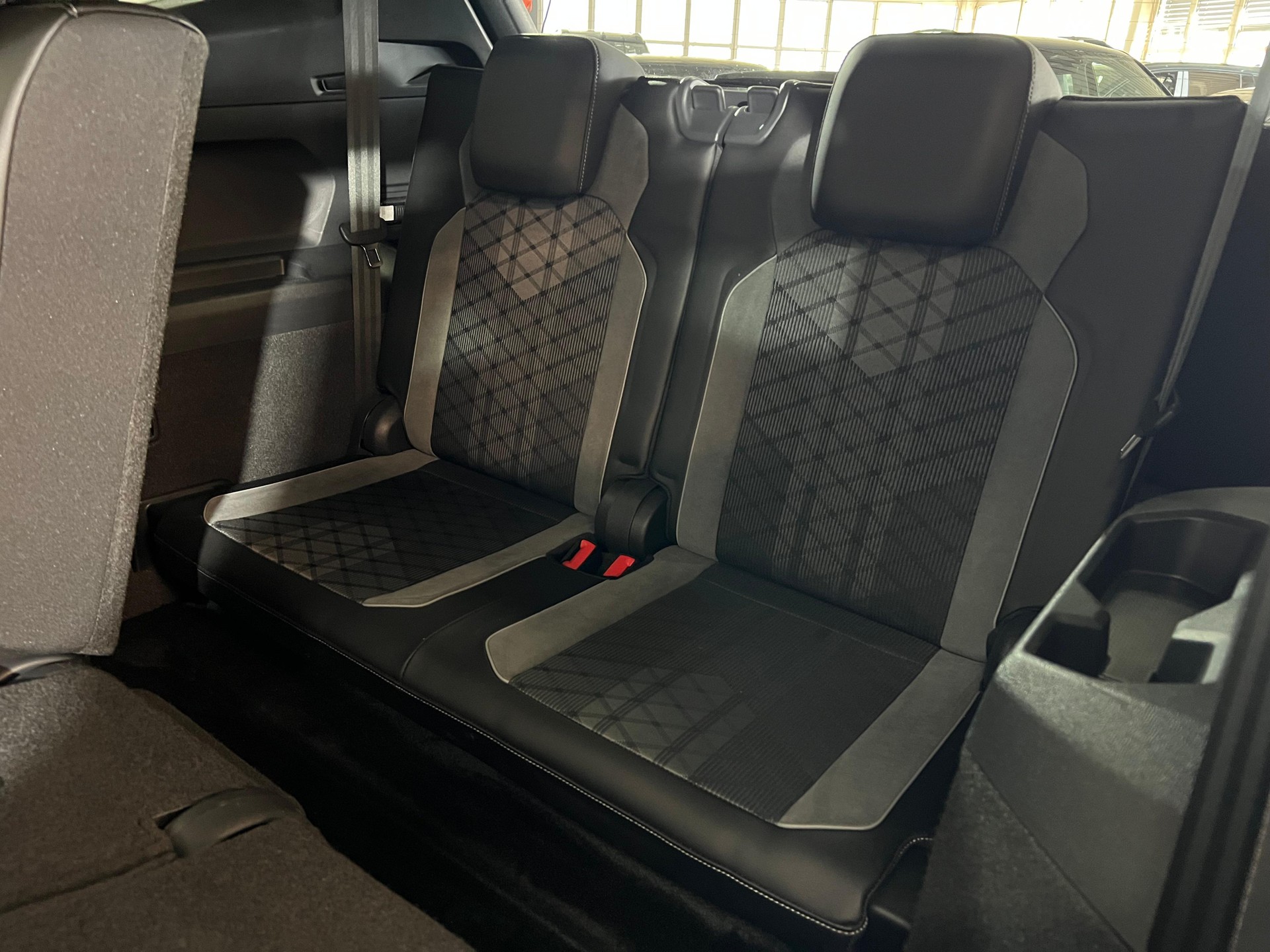 VW Tiguan Allspace 2.0TSI R-Line 4Motion DSG-image-10