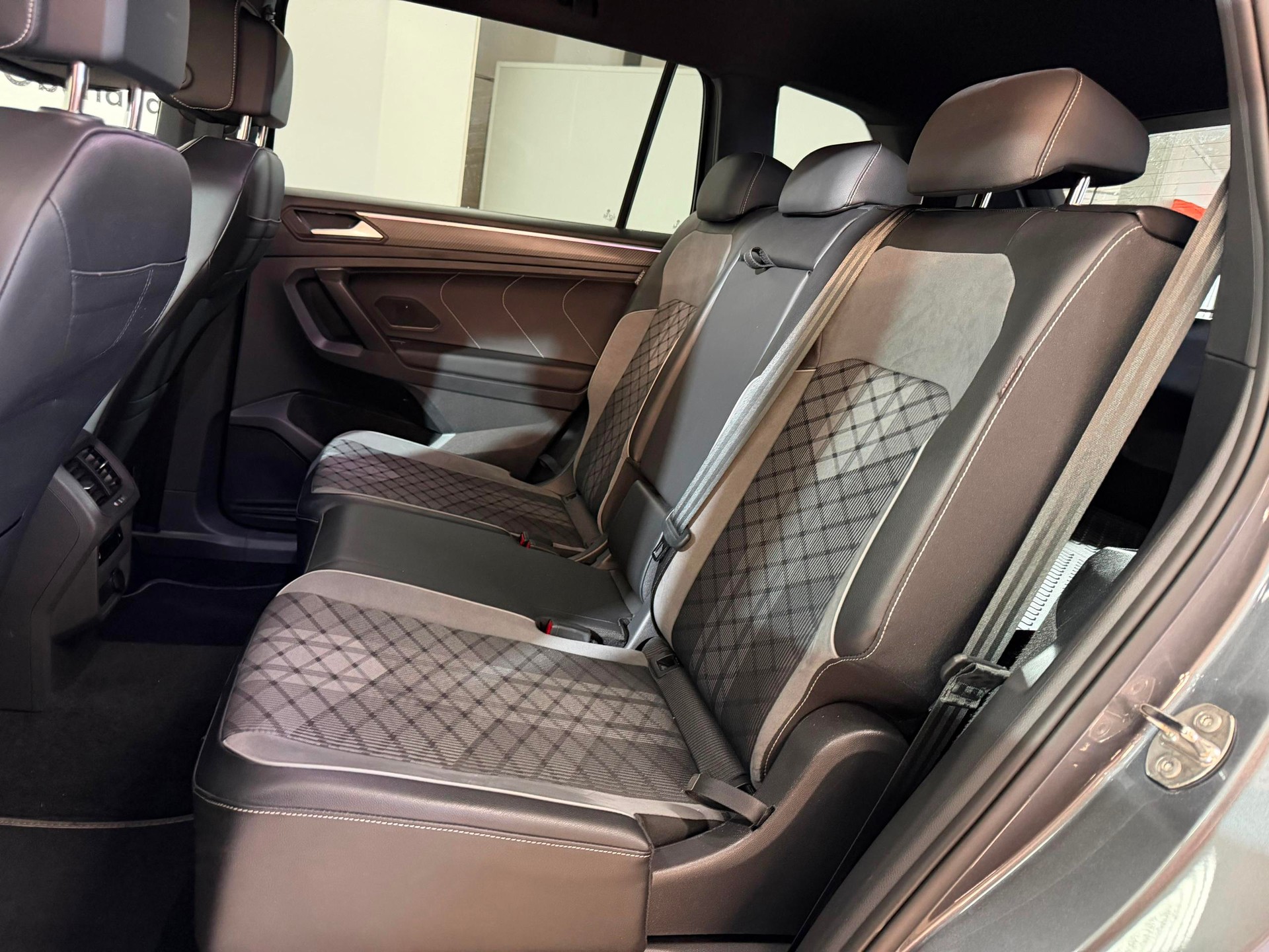 VW Tiguan Allspace 2.0TSI R-Line 4Motion DSG-image-9