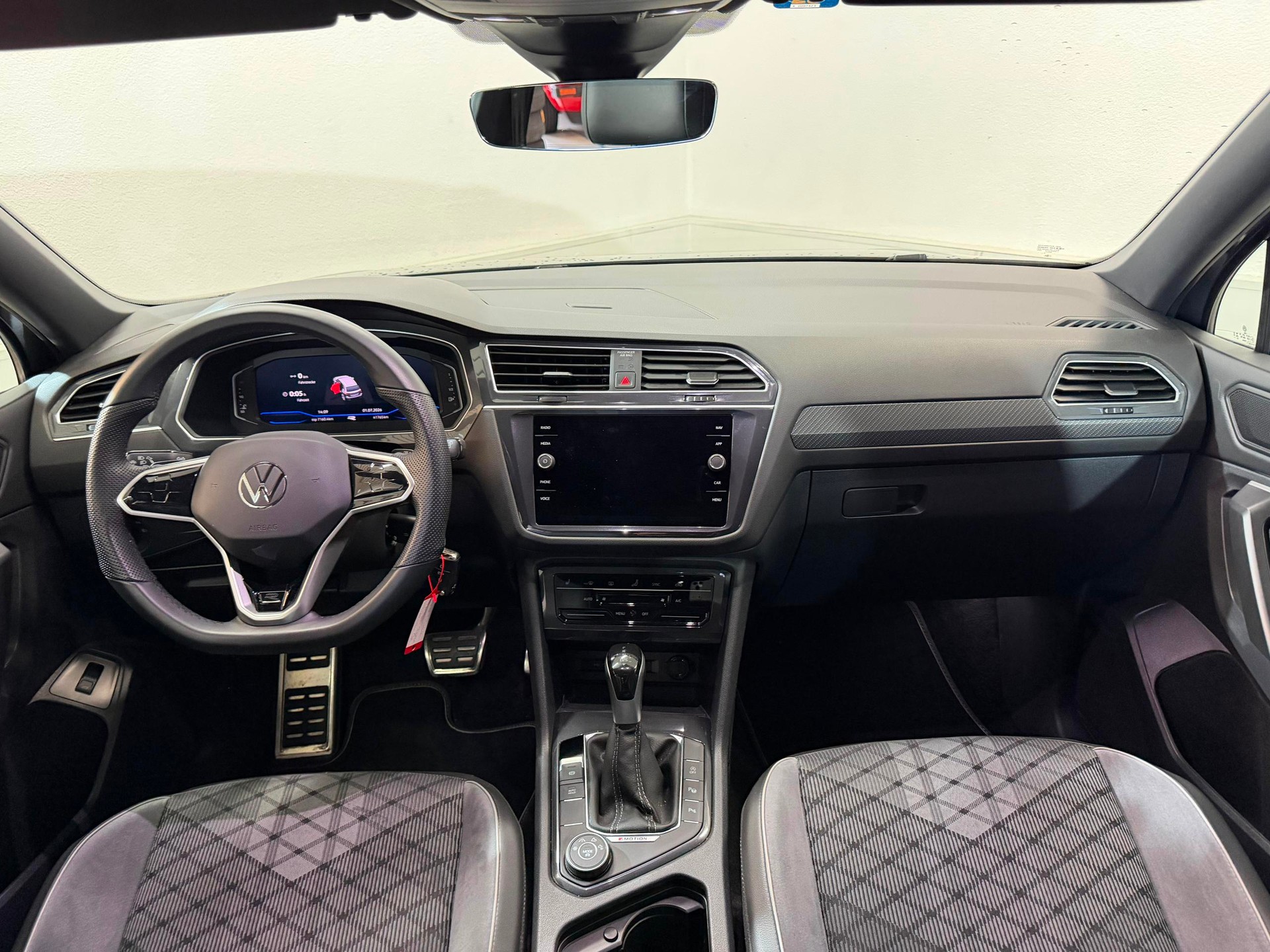 VW Tiguan Allspace 2.0TSI R-Line 4Motion DSG-image-7