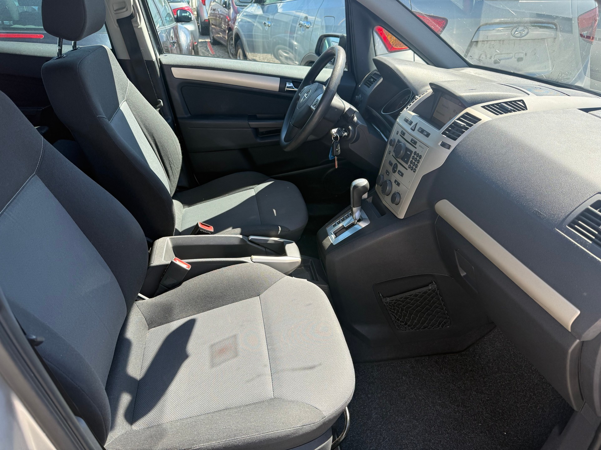 OPEL Zafira 1.9 CDTI Automatic-image-5