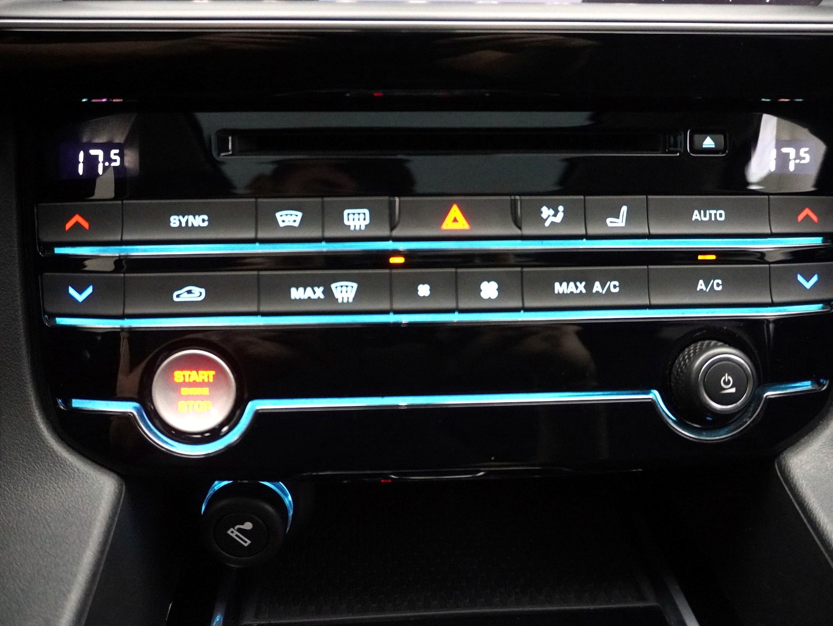 JAGUAR F-Pace 3.0 V6 S/C Pure AWD-image-13