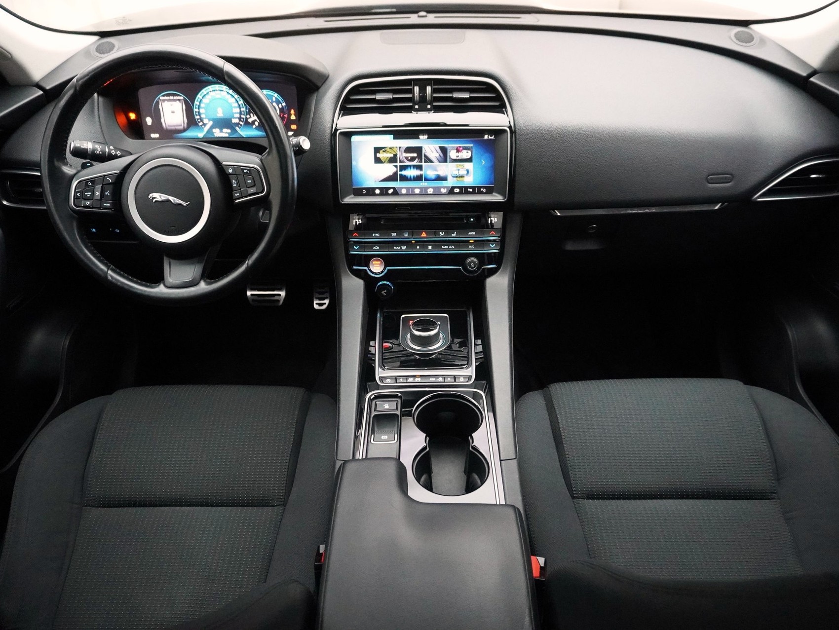 JAGUAR F-Pace 3.0 V6 S/C Pure AWD-image-12