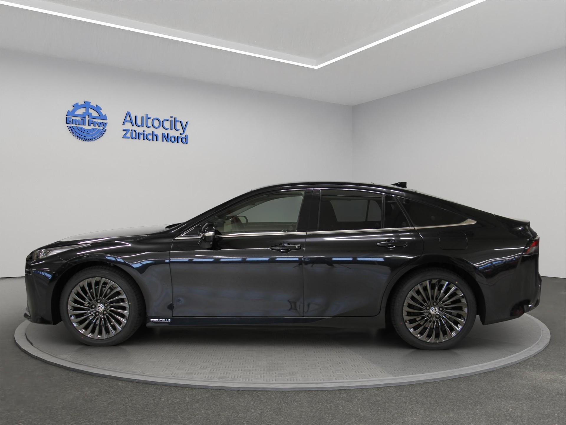 TOYOTA Mirai Fuel Cell Platinum-showroom-element-1