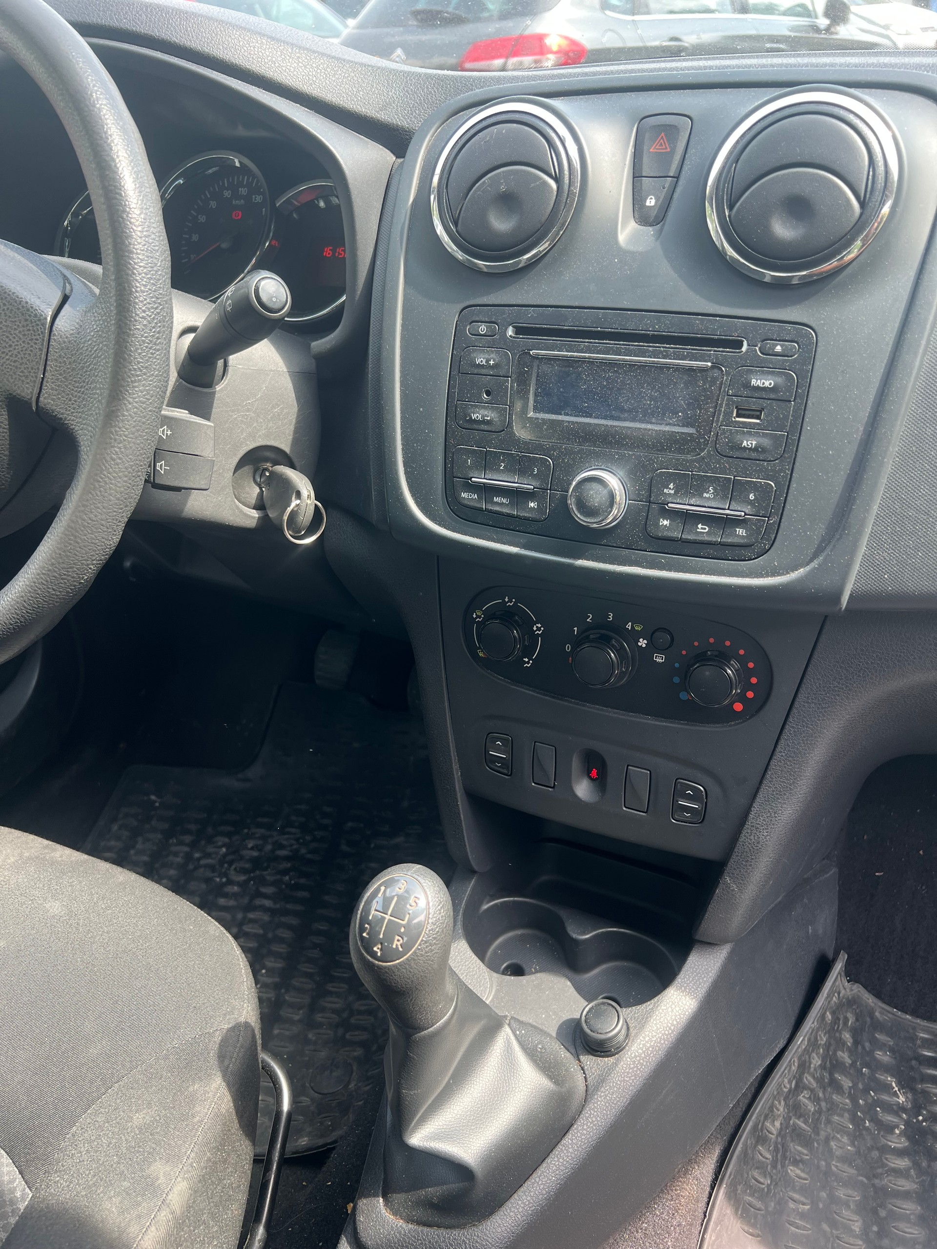 DACIA Logan MCV 1.2 Celebration-image-9