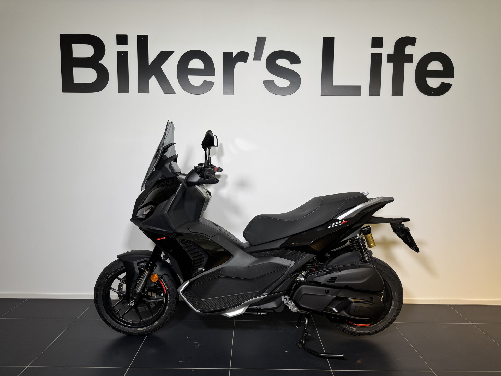 APRILIA SR GT 400-showroom-element-1
