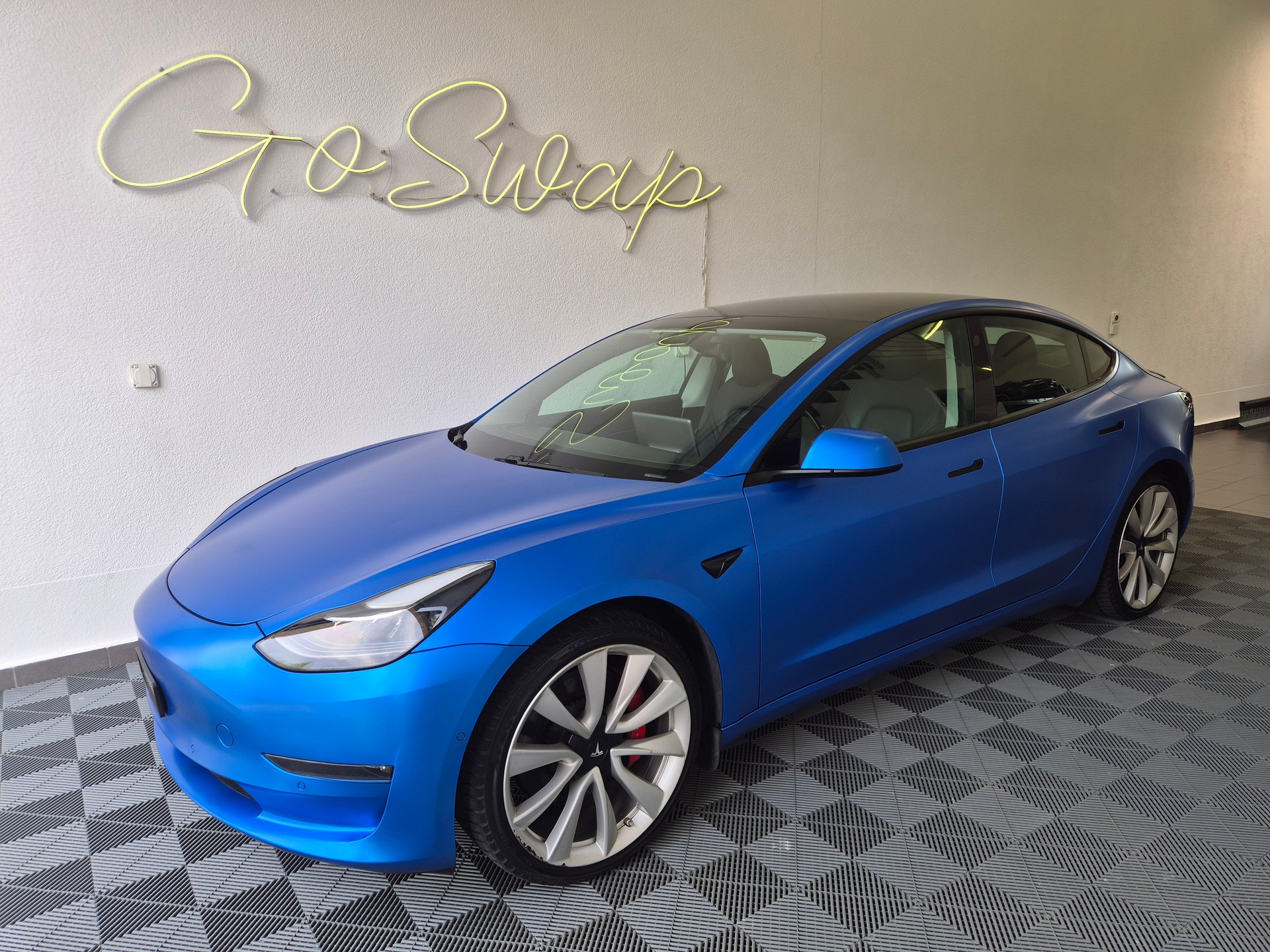 TESLA Model 3 Performance Dual Motor AWD-image-1