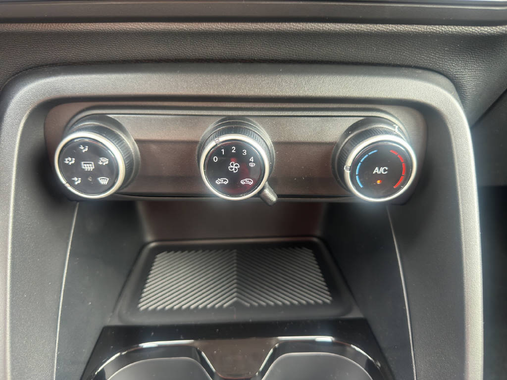 CITROEN C3 1.2 Hybrid Plus-image-15