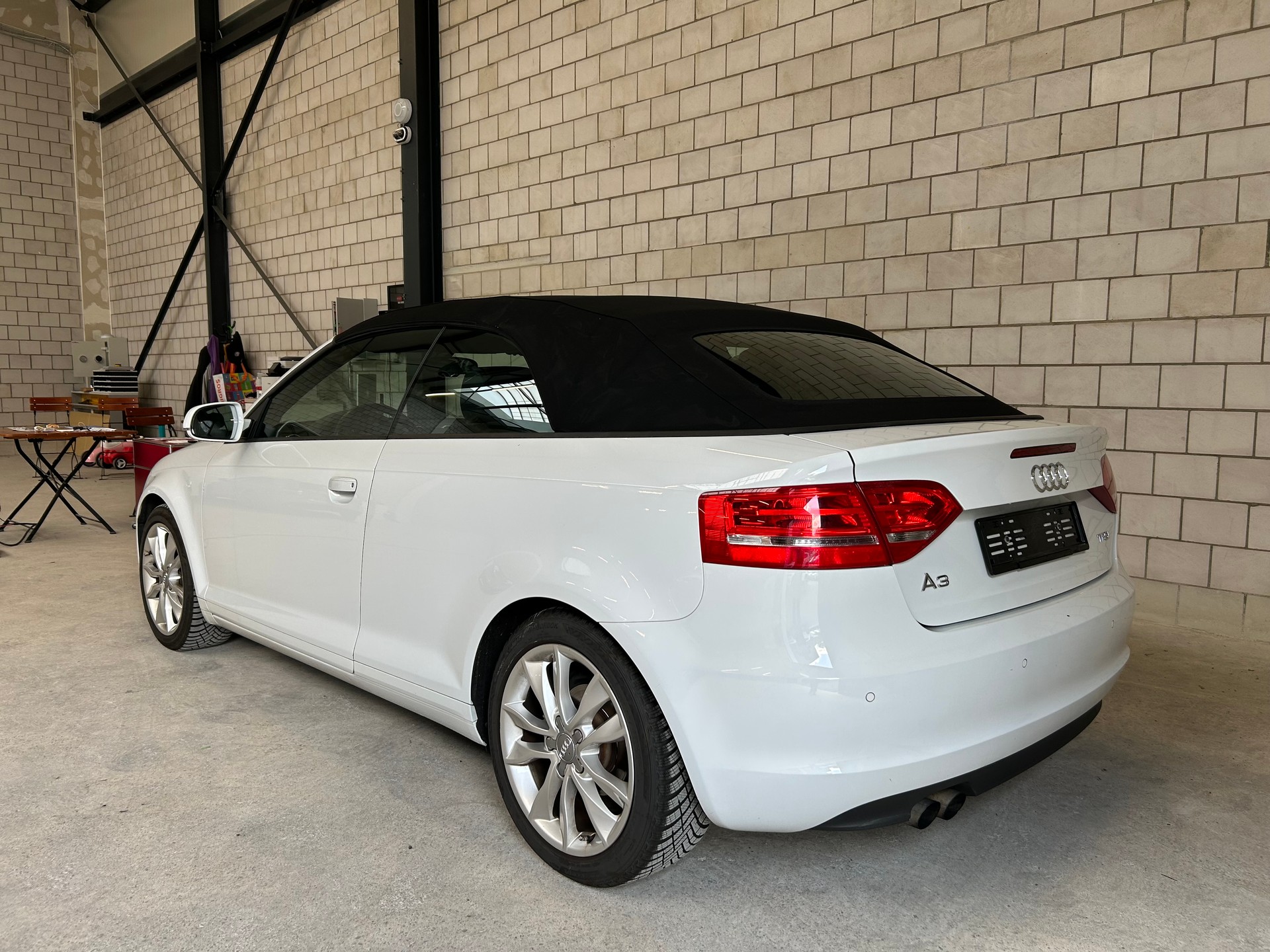 AUDI A3 Cabriolet 1.8 TFSI Ambition-image-2