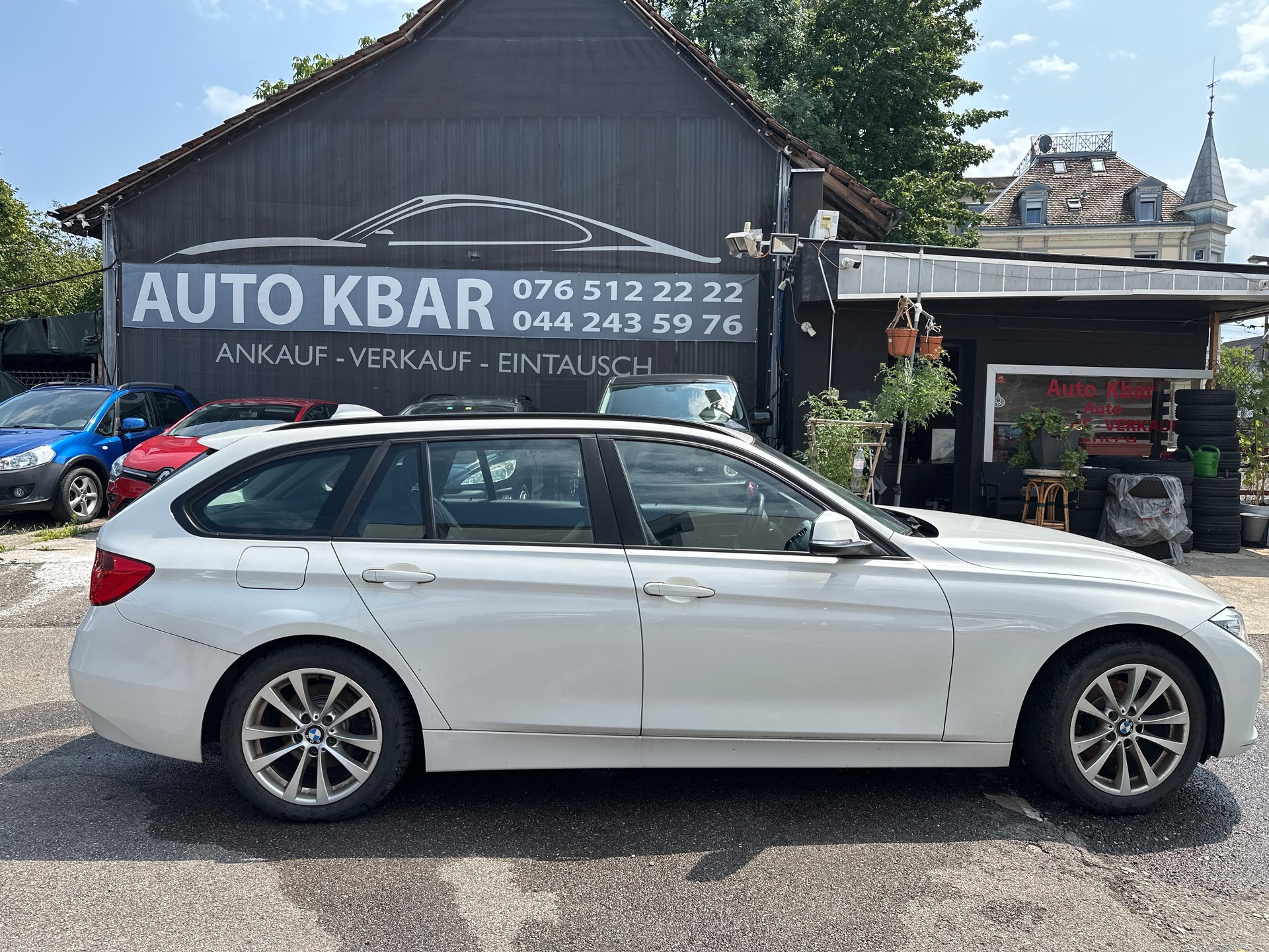 BMW 320i xDrive Touring-image-7