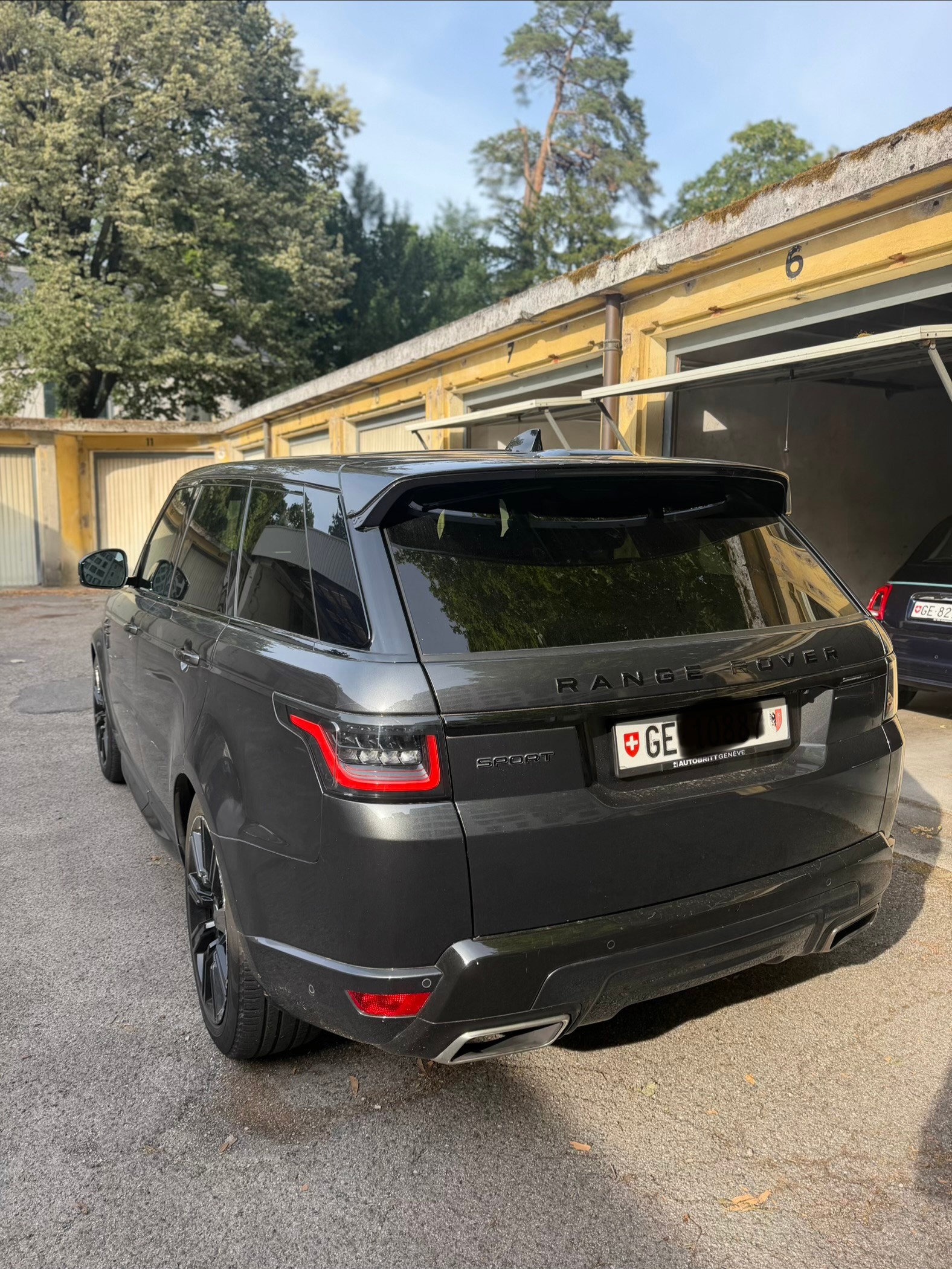 LAND ROVER 3.0 V6 SC HSE-image-2