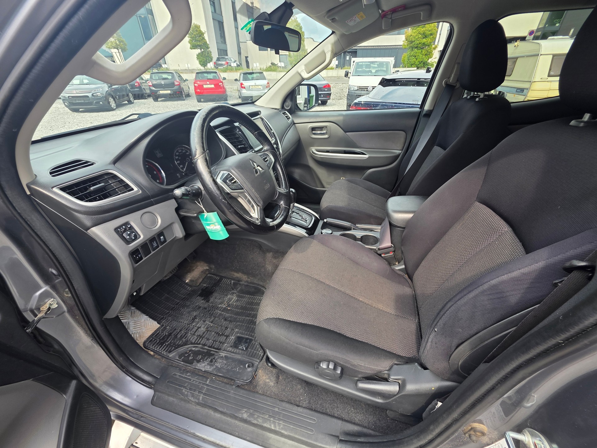 MITSUBISHI L 200 2.4 Diamond Double Cab A-image-7