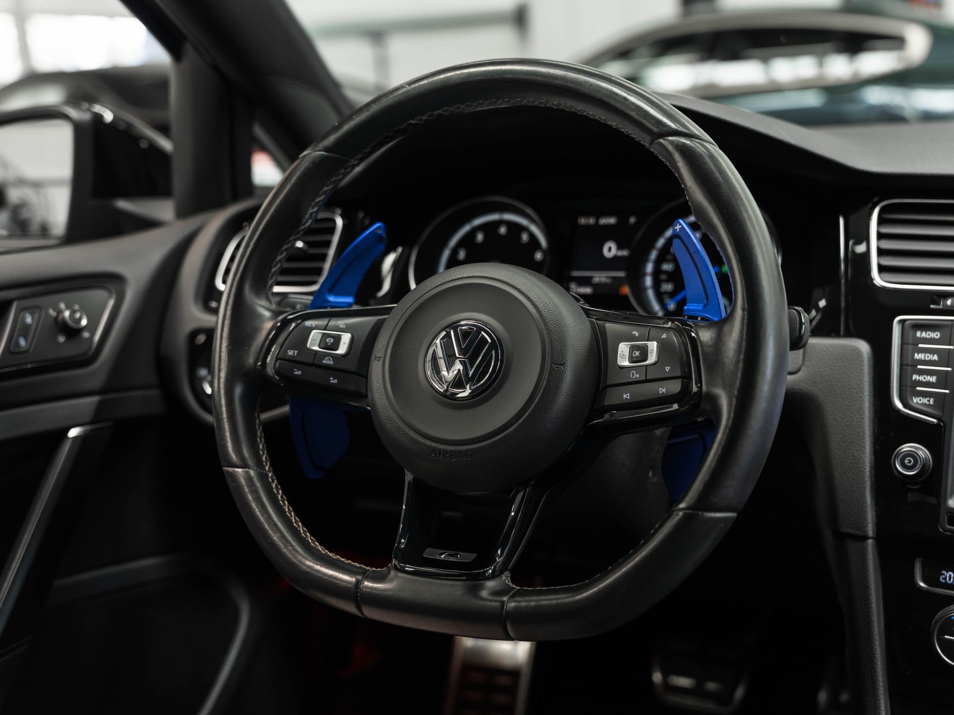 VW Golf 2.0 TSI R 4Motion DSG-image-19