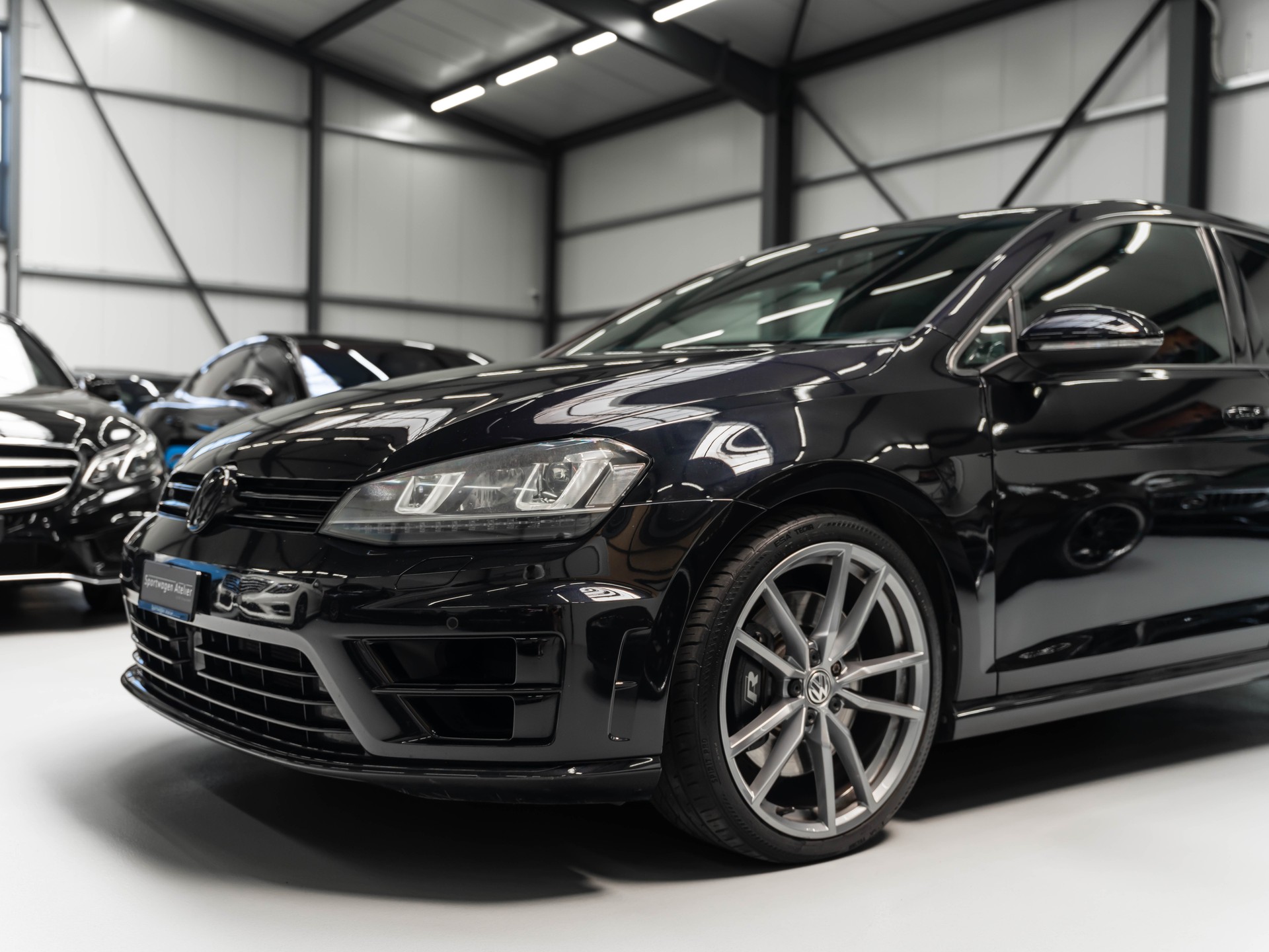 VW Golf 2.0 TSI R 4Motion DSG-image-12
