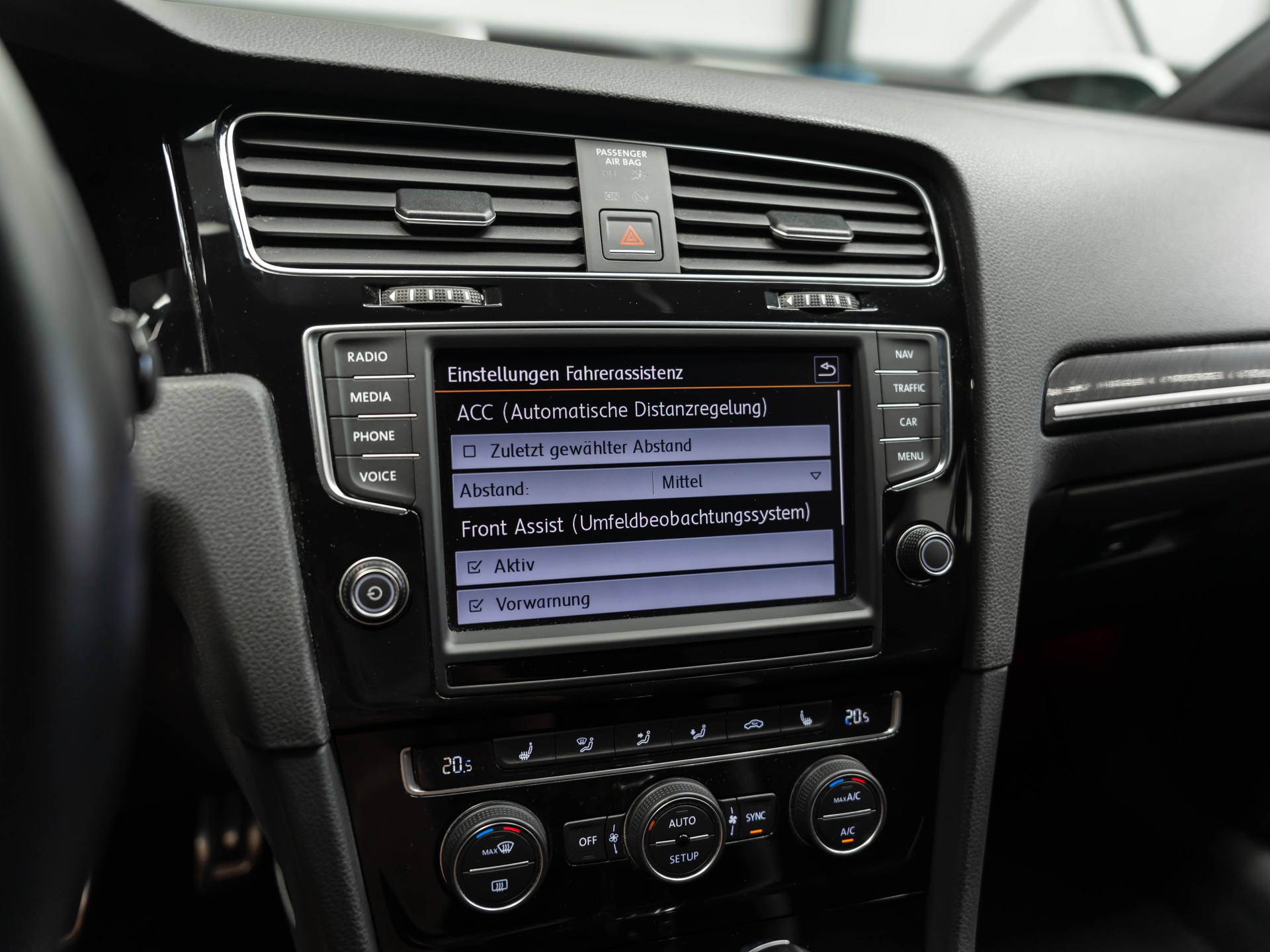 VW Golf 2.0 TSI R 4Motion DSG-image-26