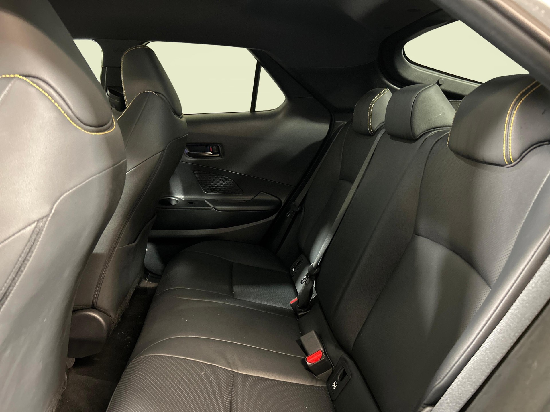TOYOTA C-HR 2.0 HEV Style Premiere 4x4-image-3
