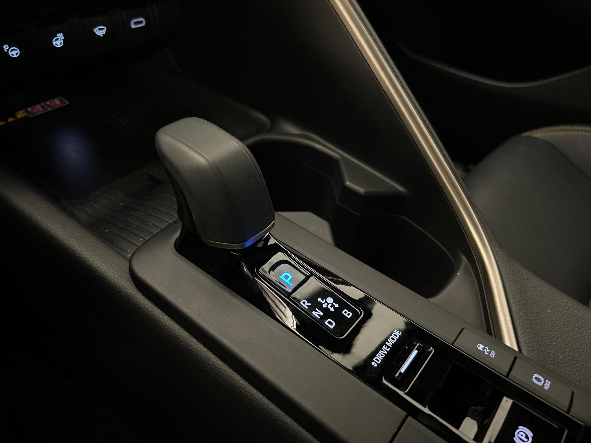 TOYOTA C-HR 2.0 HEV Style Premiere 4x4-image-14