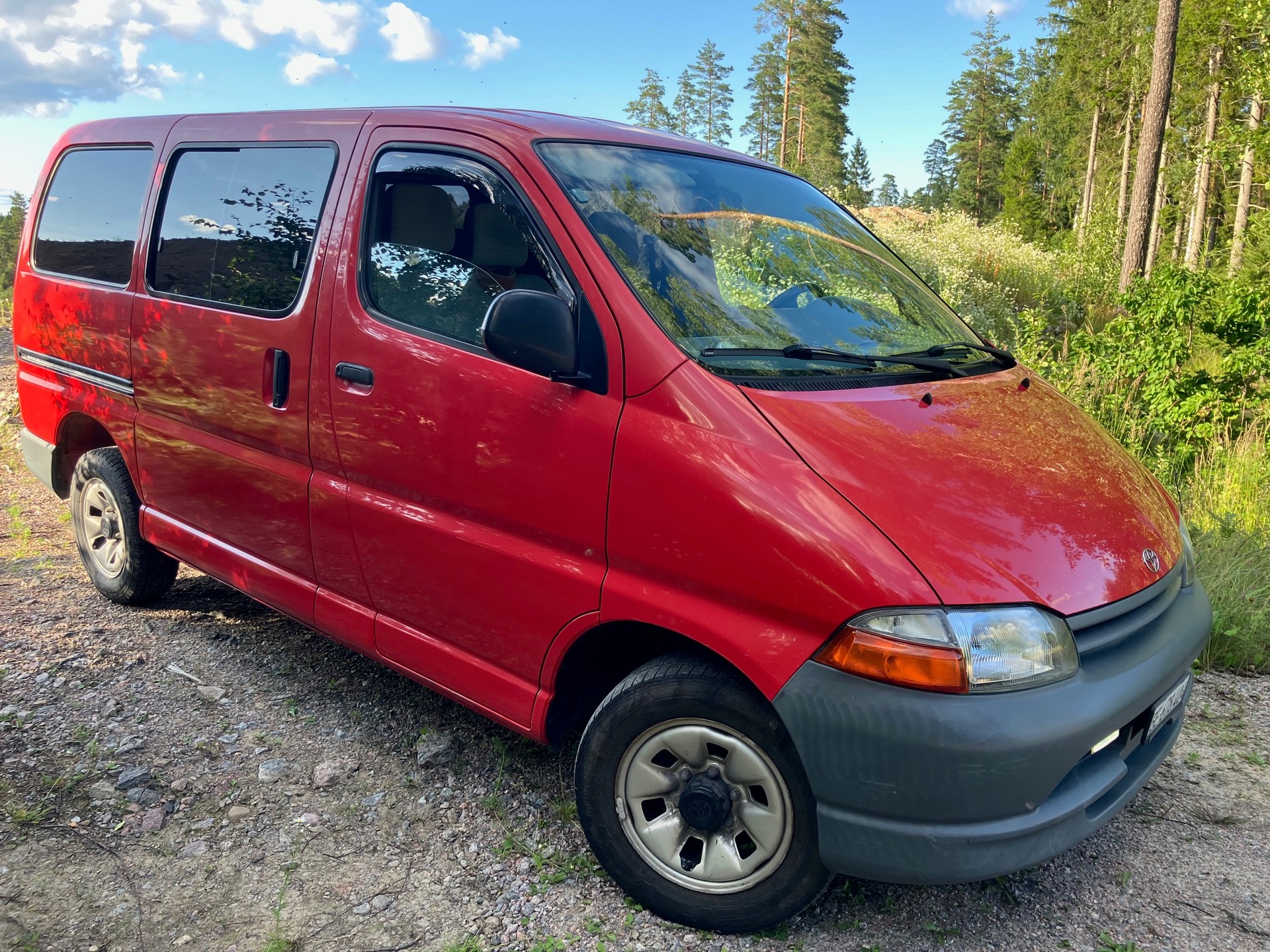 TOYOTA HI-ACE-image-1