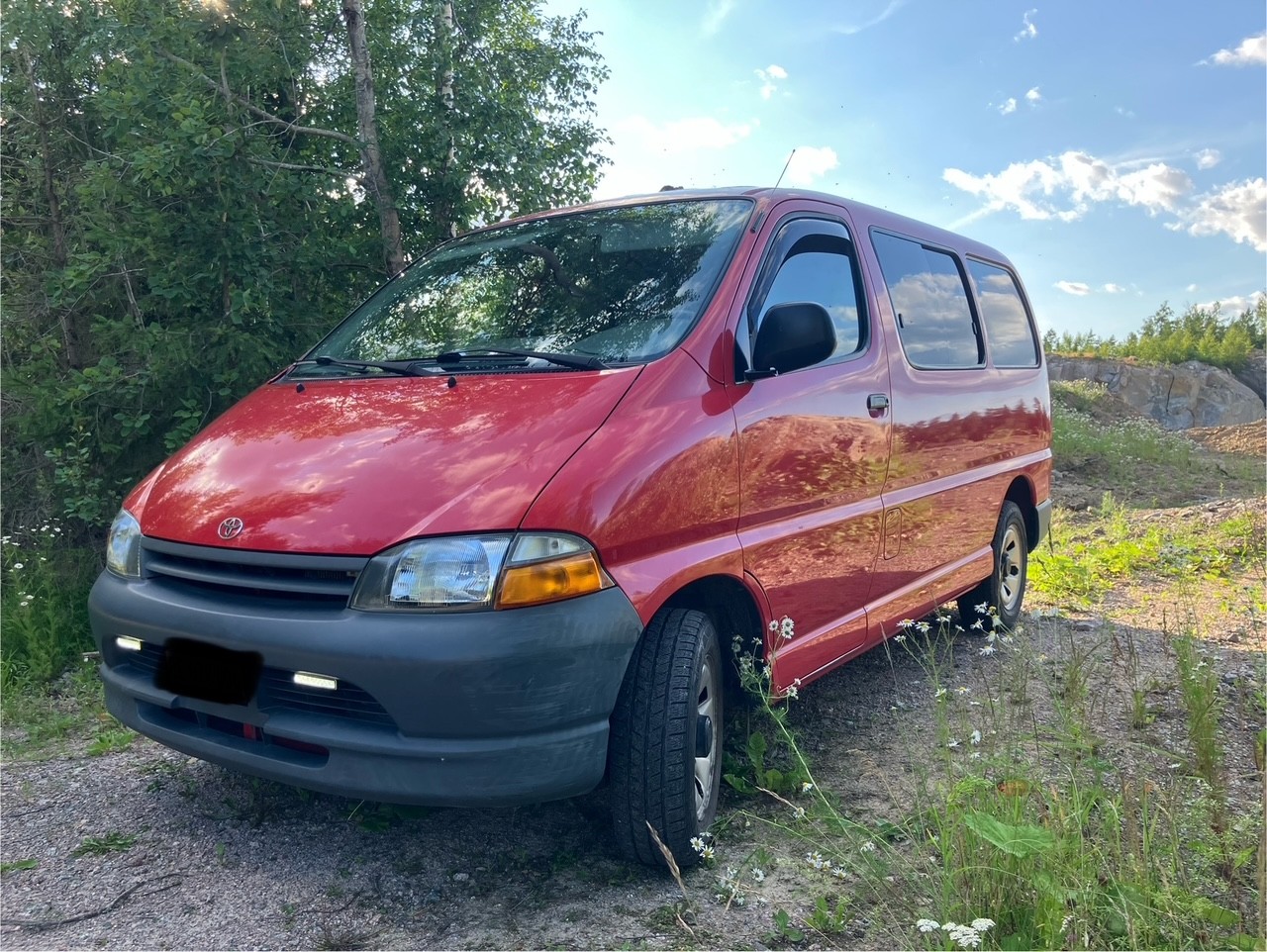 TOYOTA HI-ACE-image-0