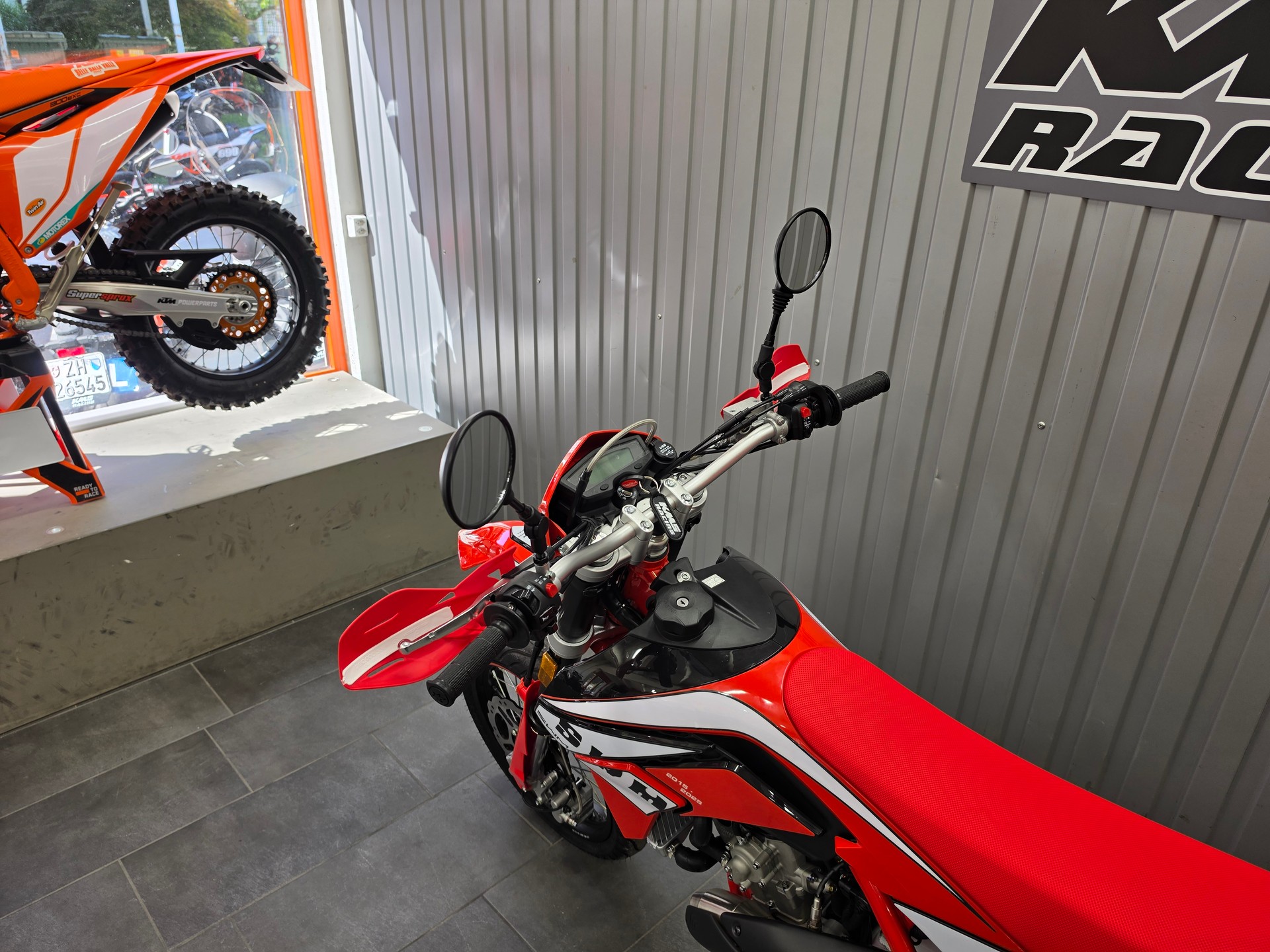 SWM SM 125 R Reborn-image-4
