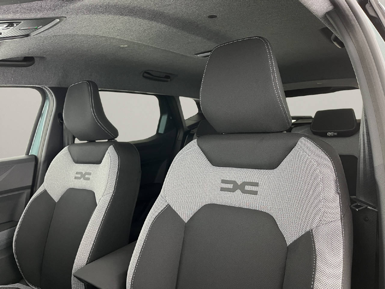 DACIA Duster 1.2 Hybrid Journey 4WD-image-14