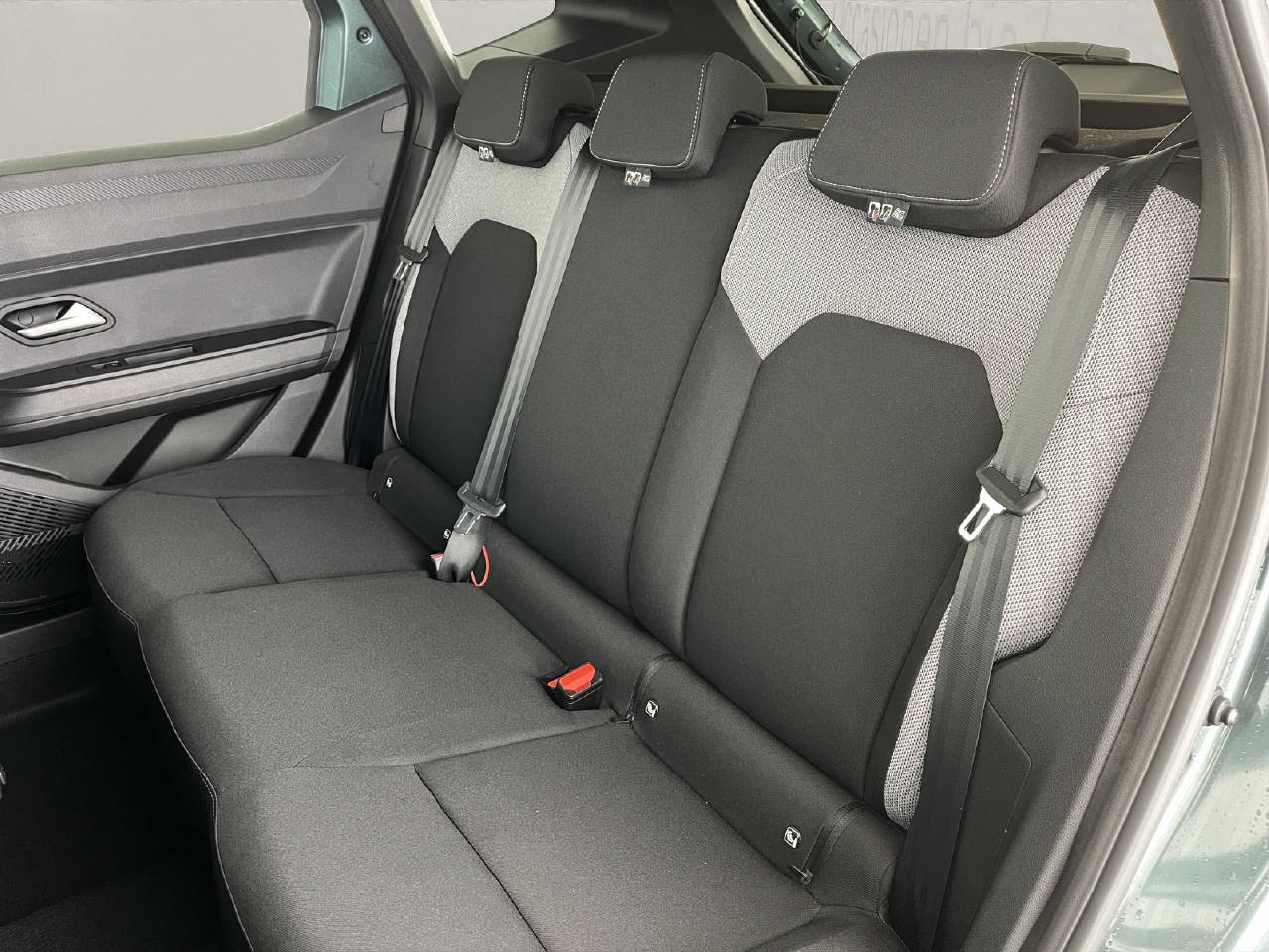 DACIA Duster 1.2 Hybrid Journey 4WD-image-16
