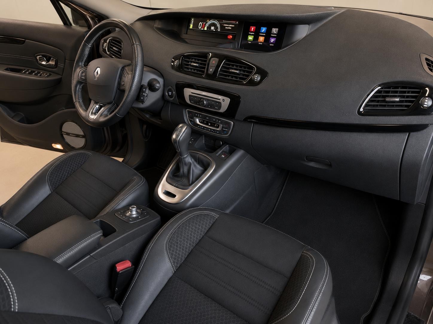 RENAULT Grand Scénic 1.5 dCi 7 Plätze, Anhängerkupplung-image-9