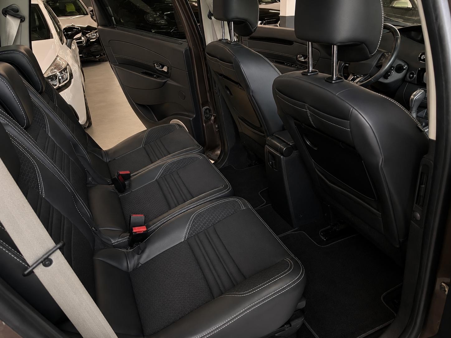 RENAULT Grand Scénic 1.5 dCi 7 Plätze, Anhängerkupplung-image-13