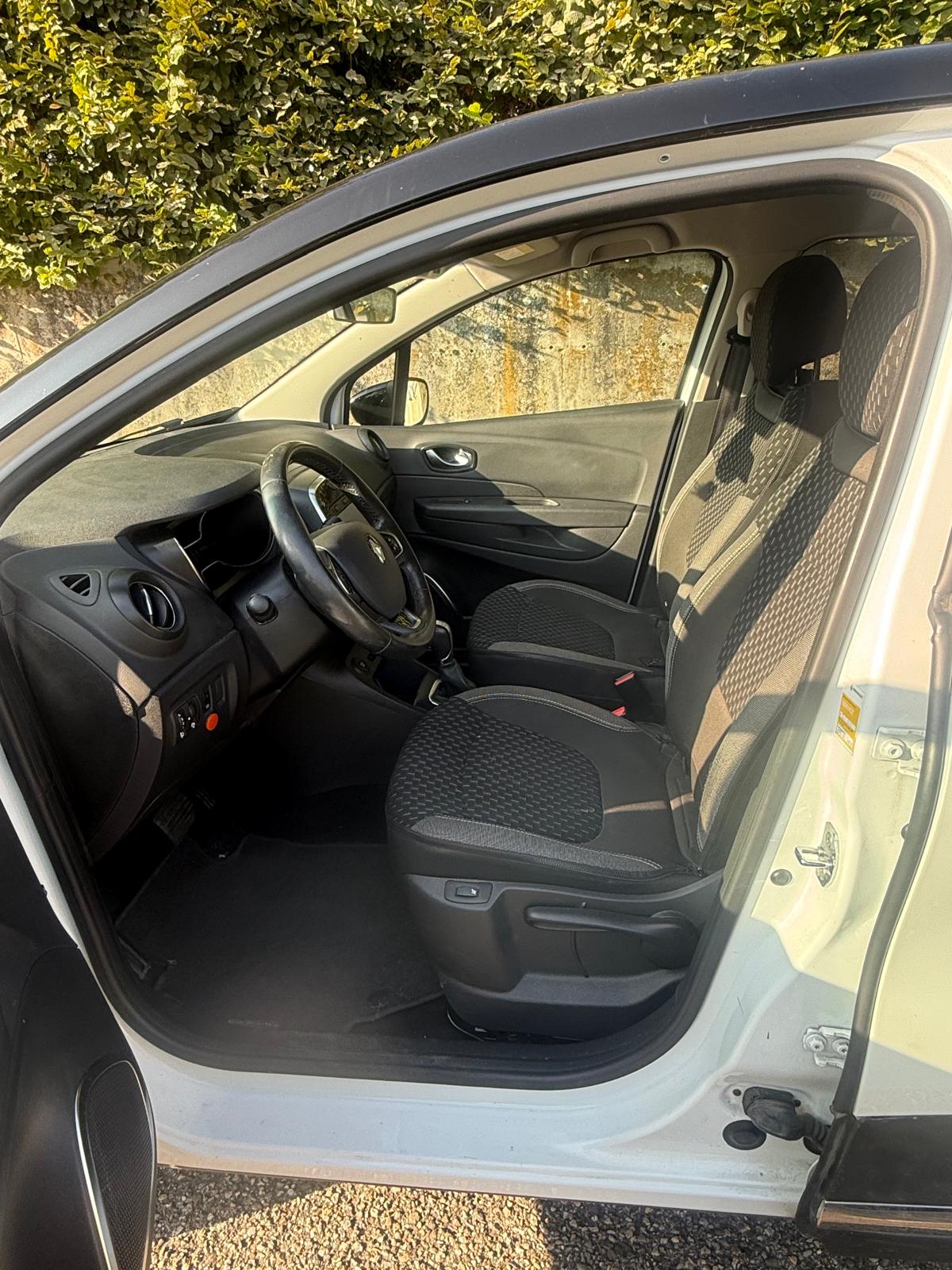 RENAULT Captur 1.2 TCe Intens EDC S/S-image-3
