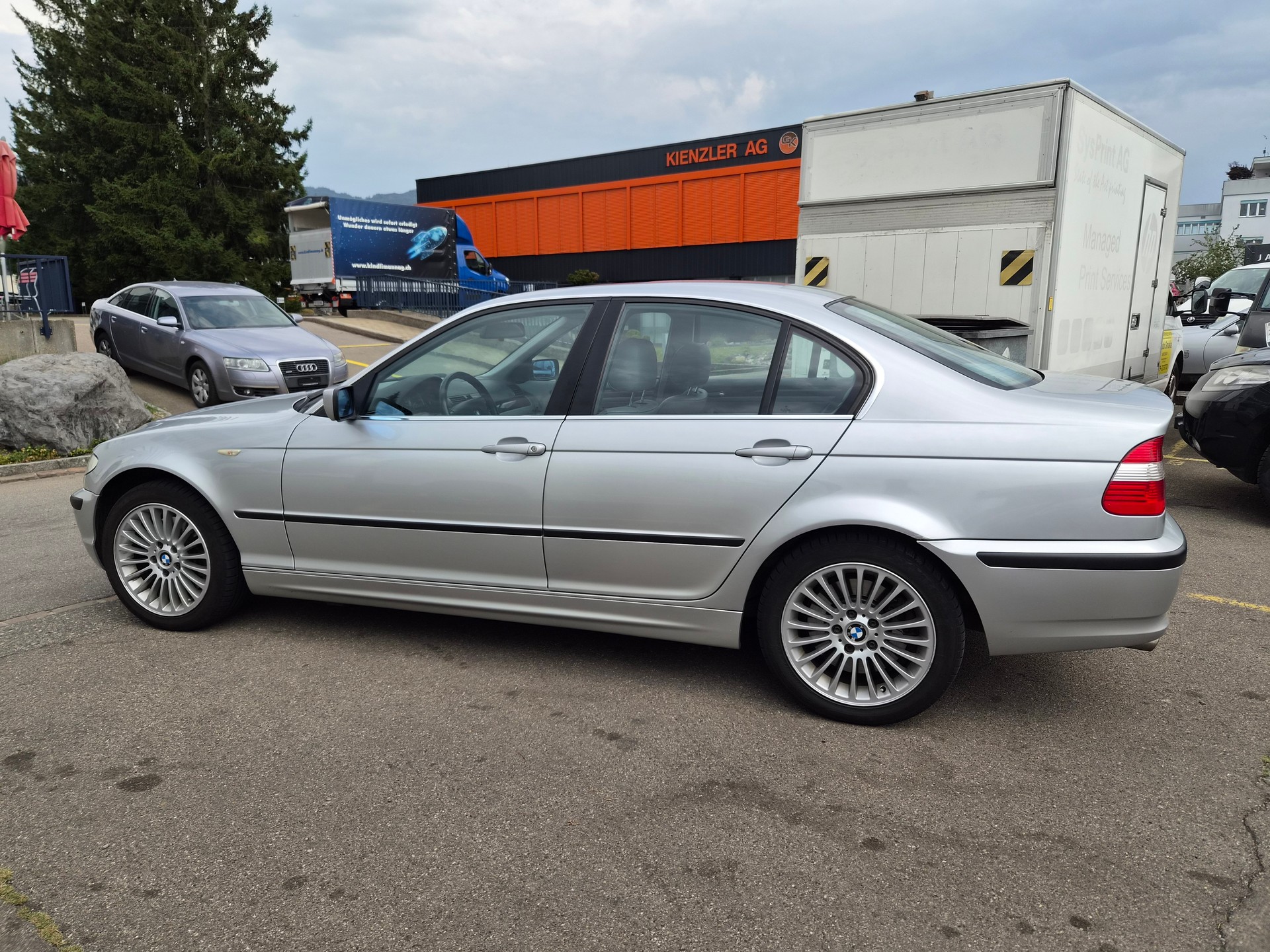 BMW 330xi-image-3