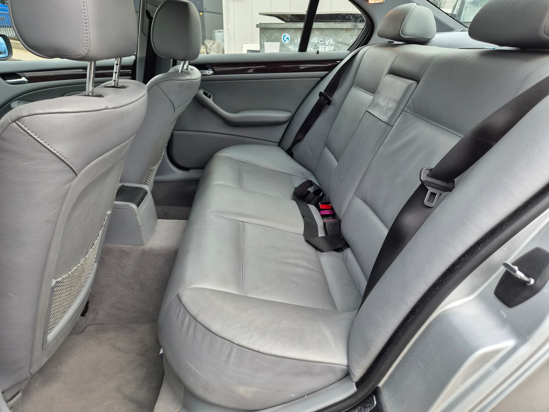BMW 330xi-image-9