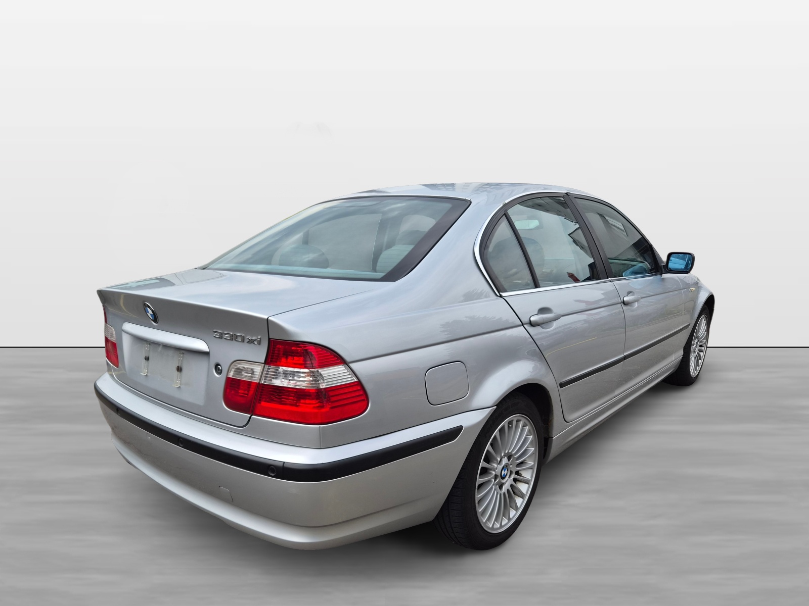 BMW 330xi-image-6