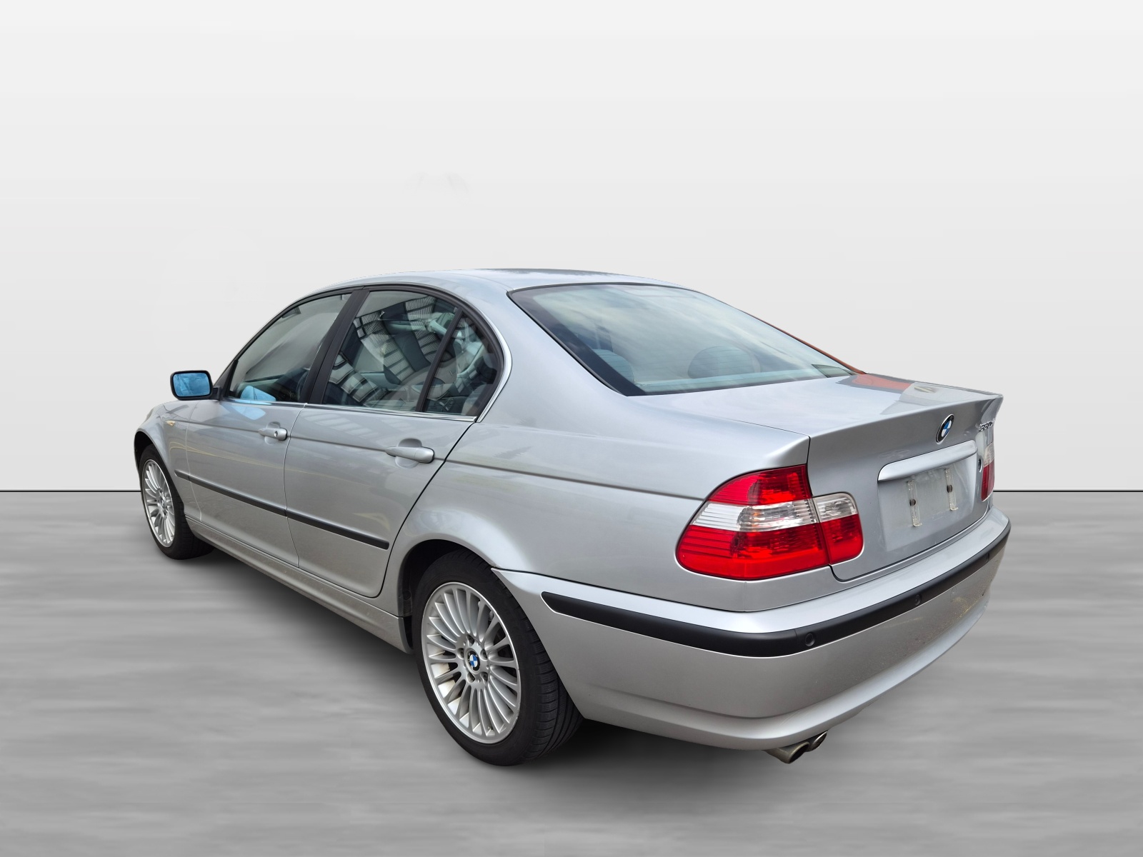 BMW 330xi-image-4