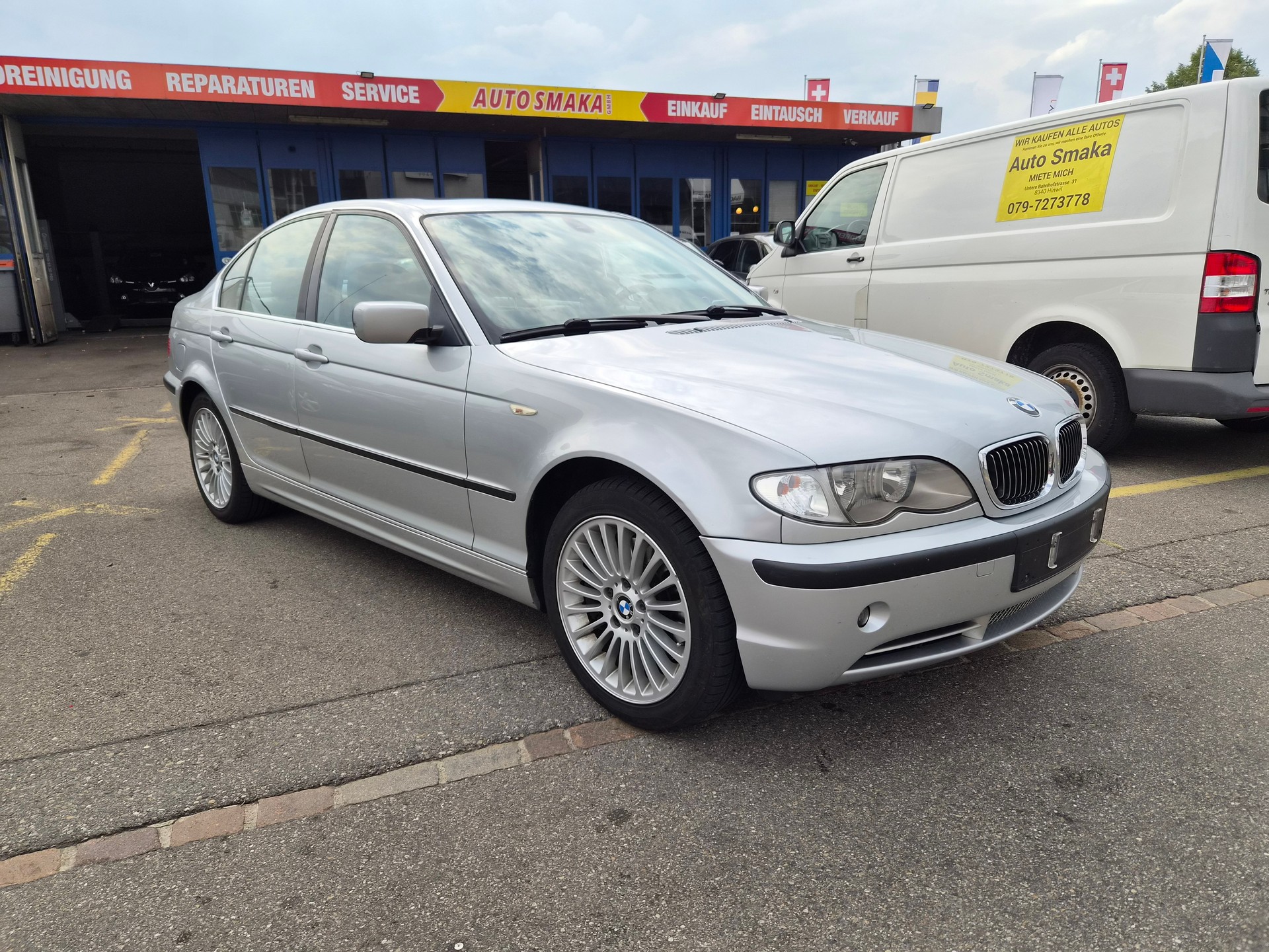 BMW 330xi-image-0