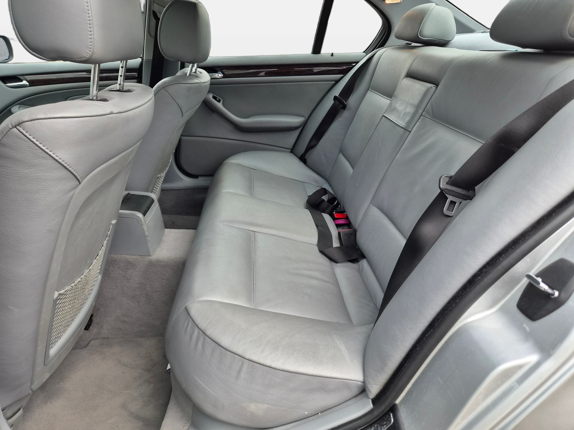 BMW 330xi-image-9