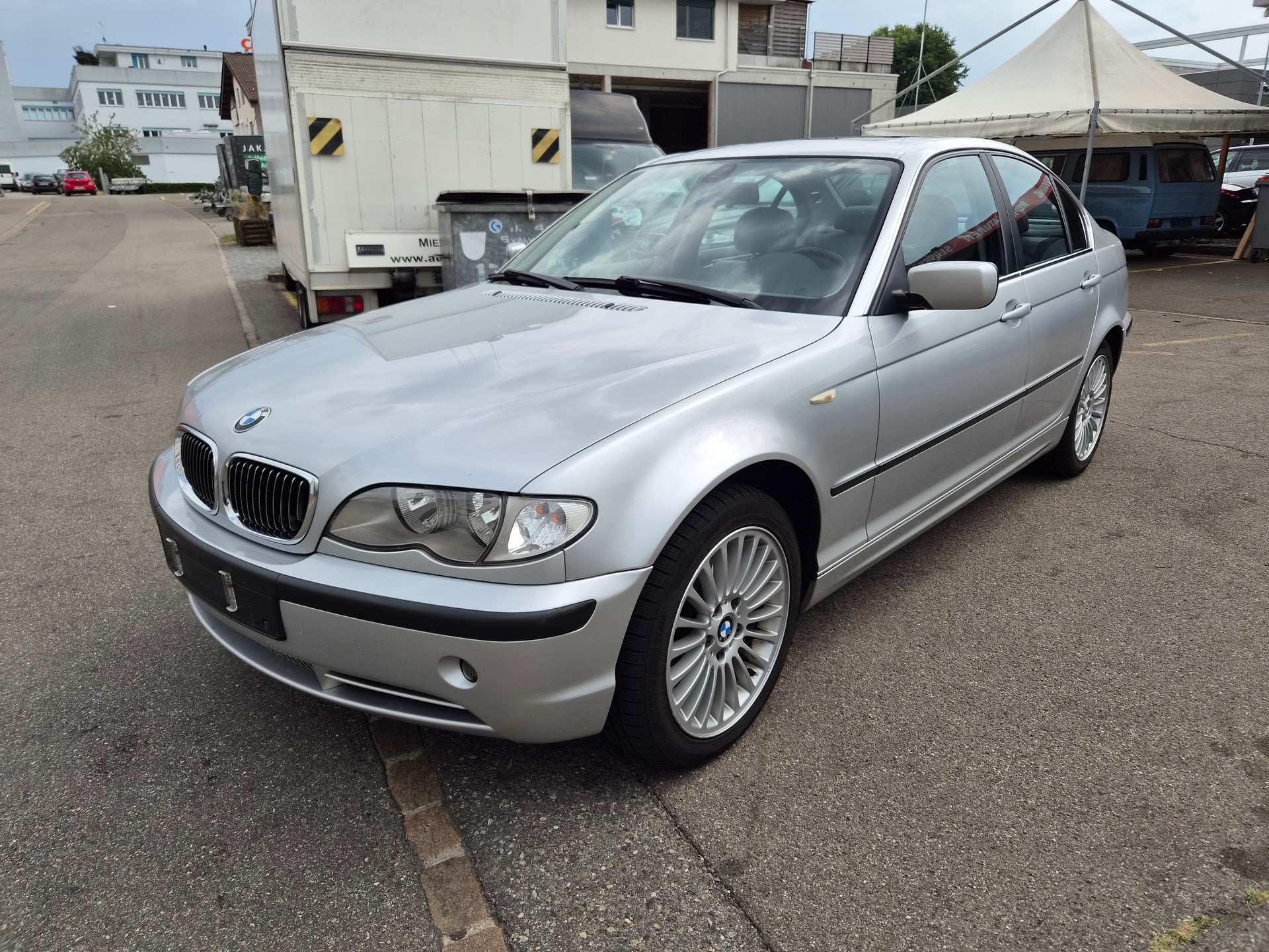 BMW 330xi-image-2