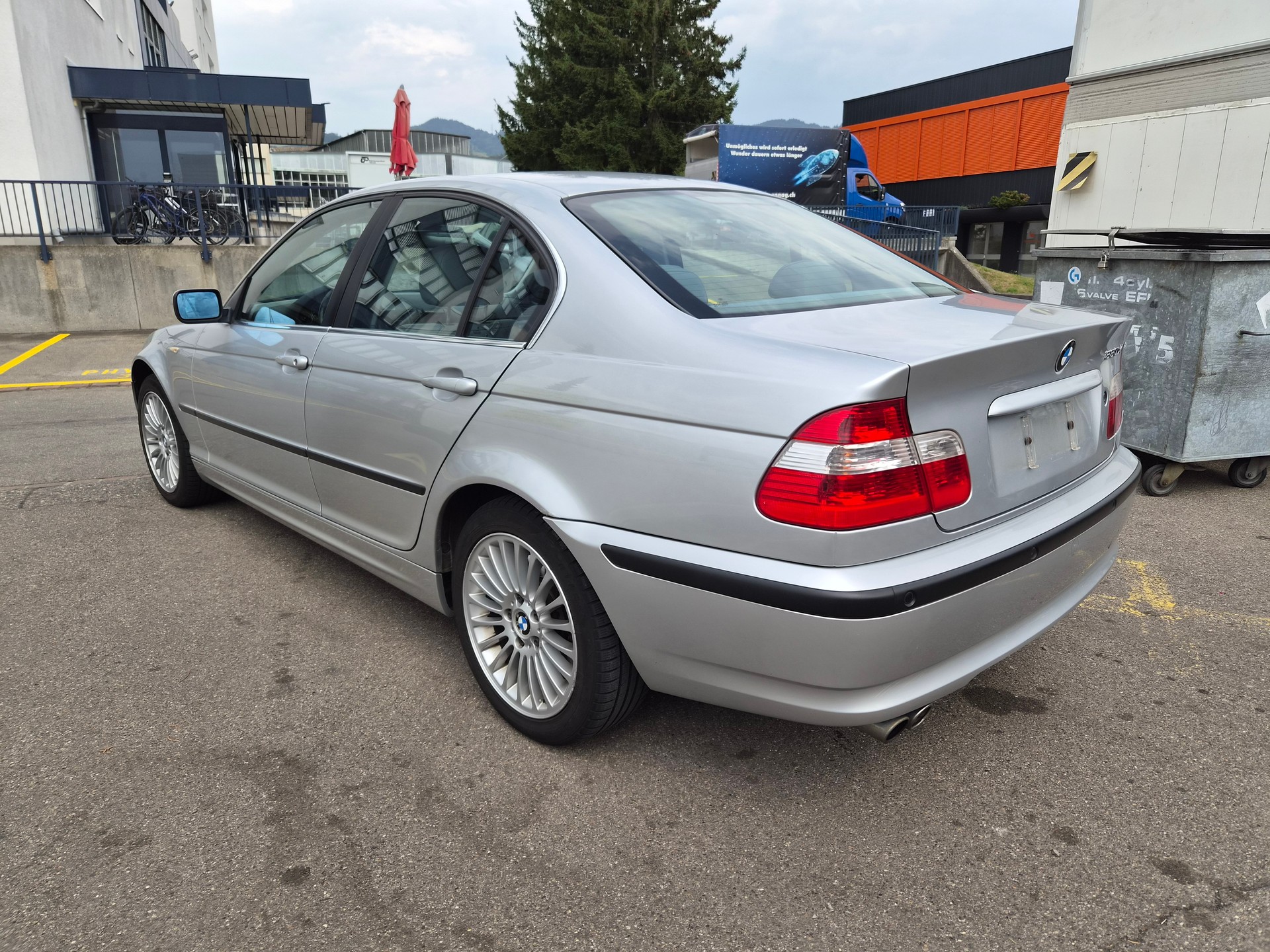 BMW 330xi-image-4