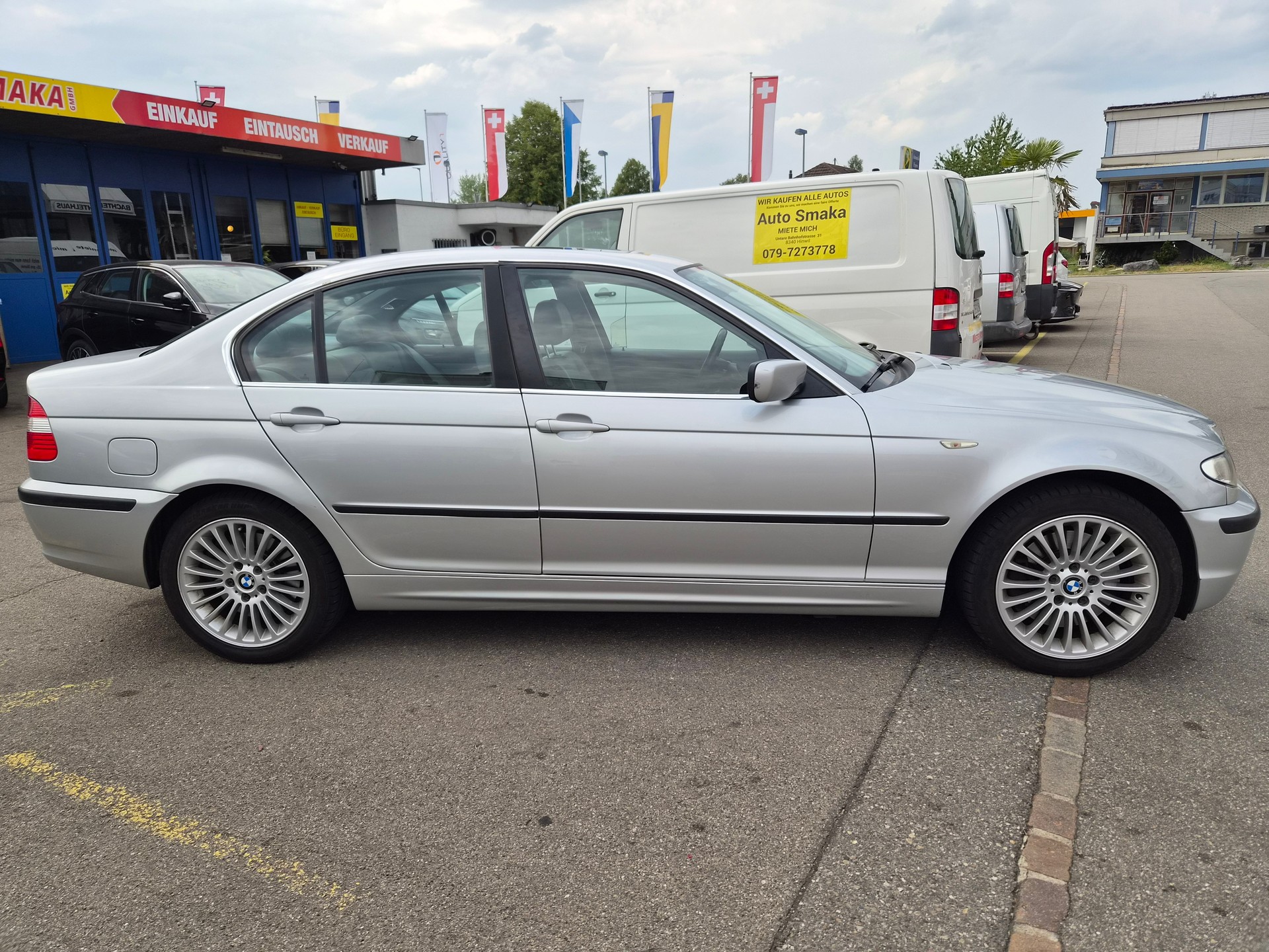 BMW 330xi-image-7