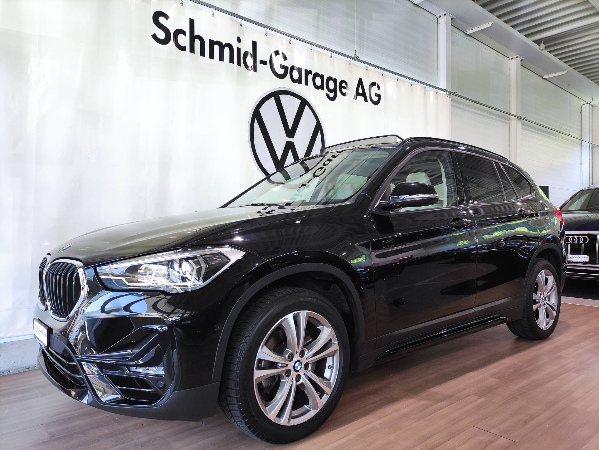 BMW X1 20i xDrive Sportline-image-1