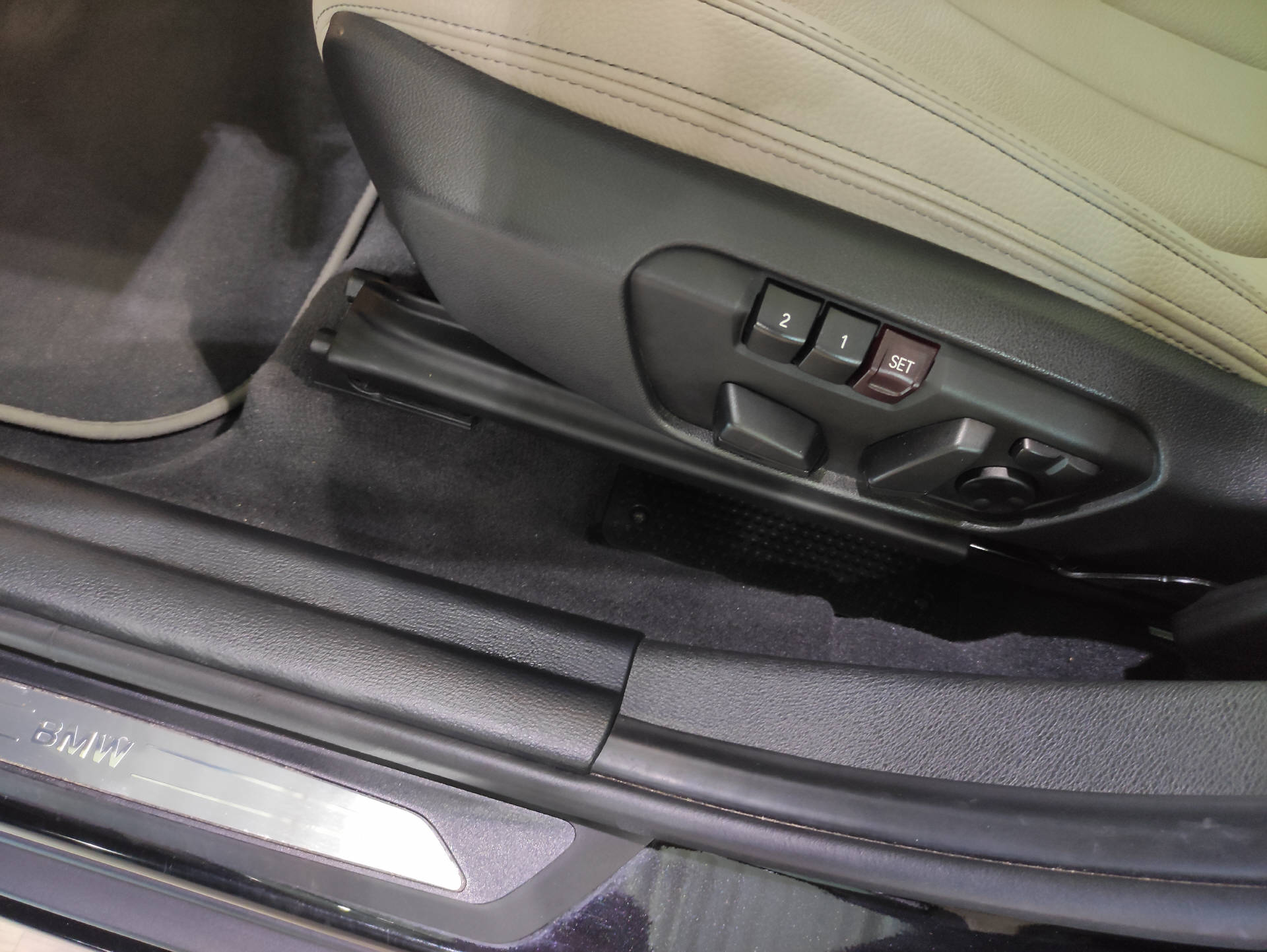 BMW X1 20i xDrive Sportline-image-3