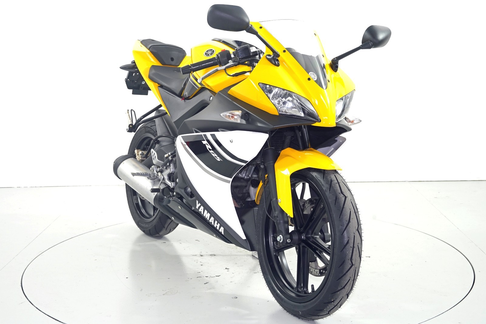 YAMAHA YZF-R125-showroom-element-1