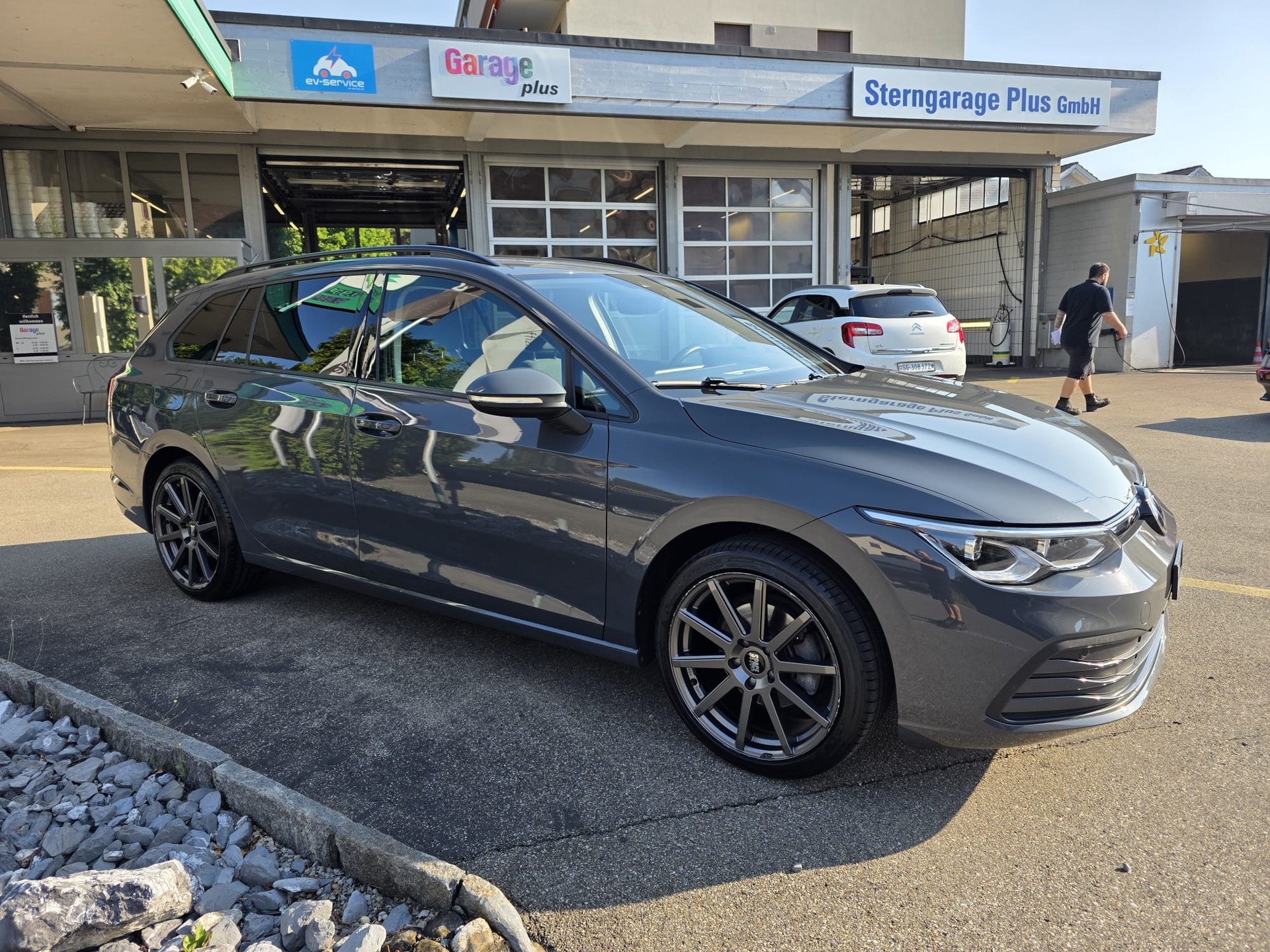 VW Golf Variant 1.5 TSI Life-image-4